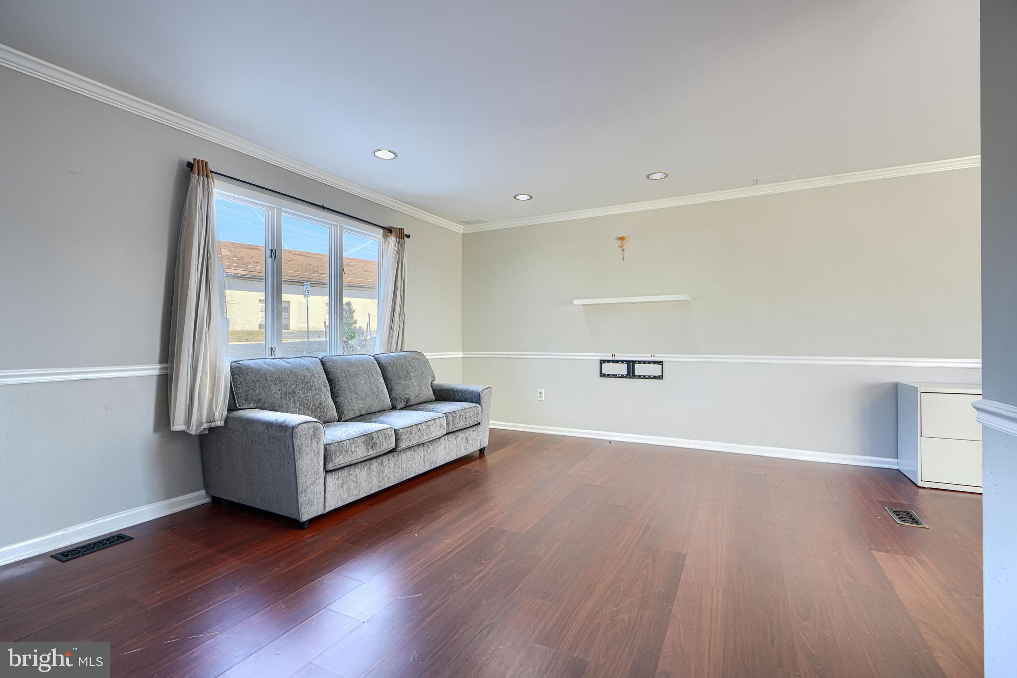 DAMASCUS OUTSIDE - Residential