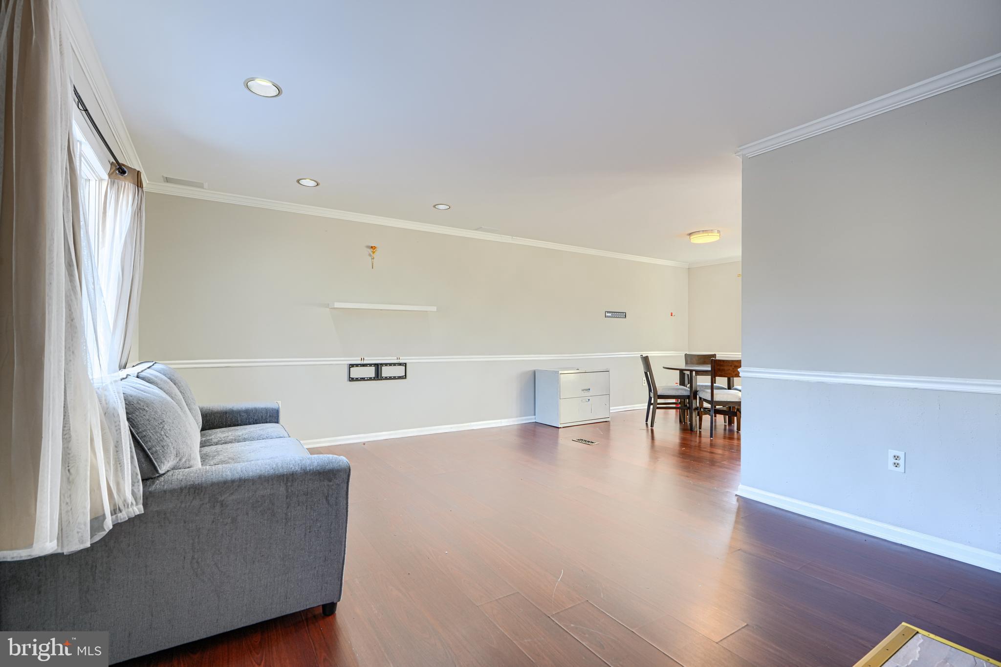 DAMASCUS OUTSIDE - Residential