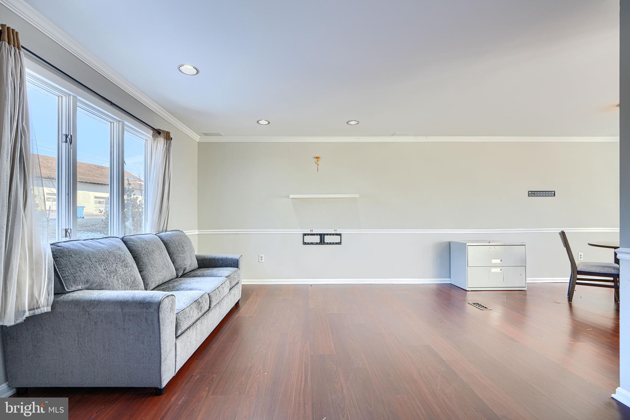 DAMASCUS OUTSIDE - Residential