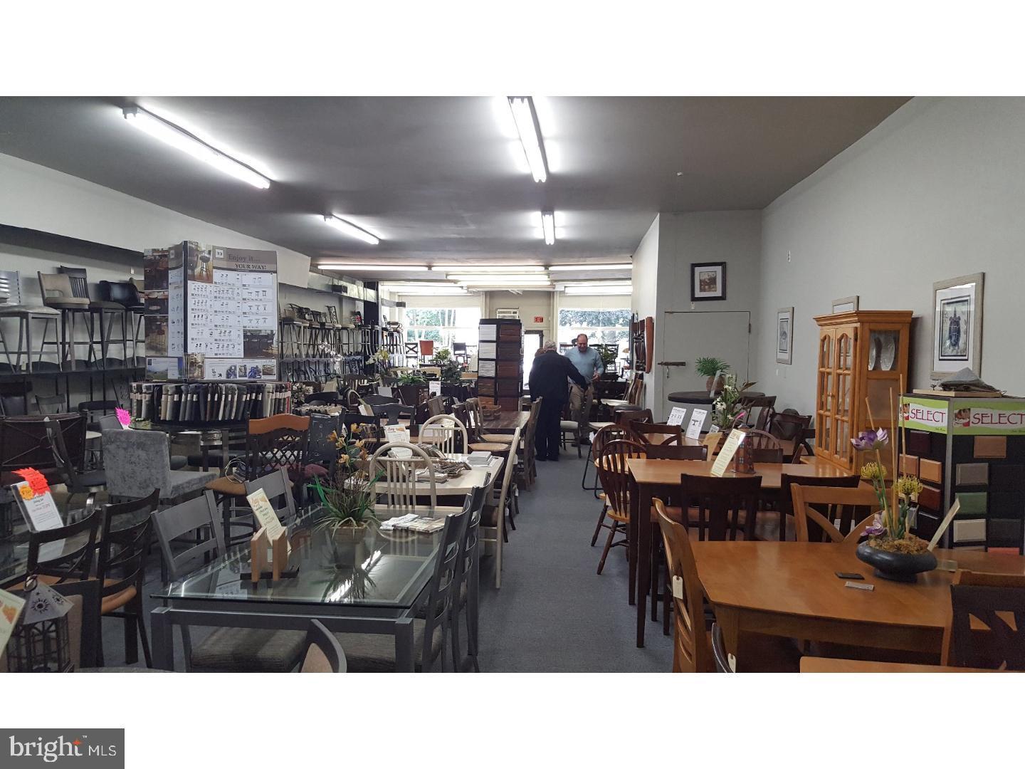 HOLMESBURG - Commercial Lease