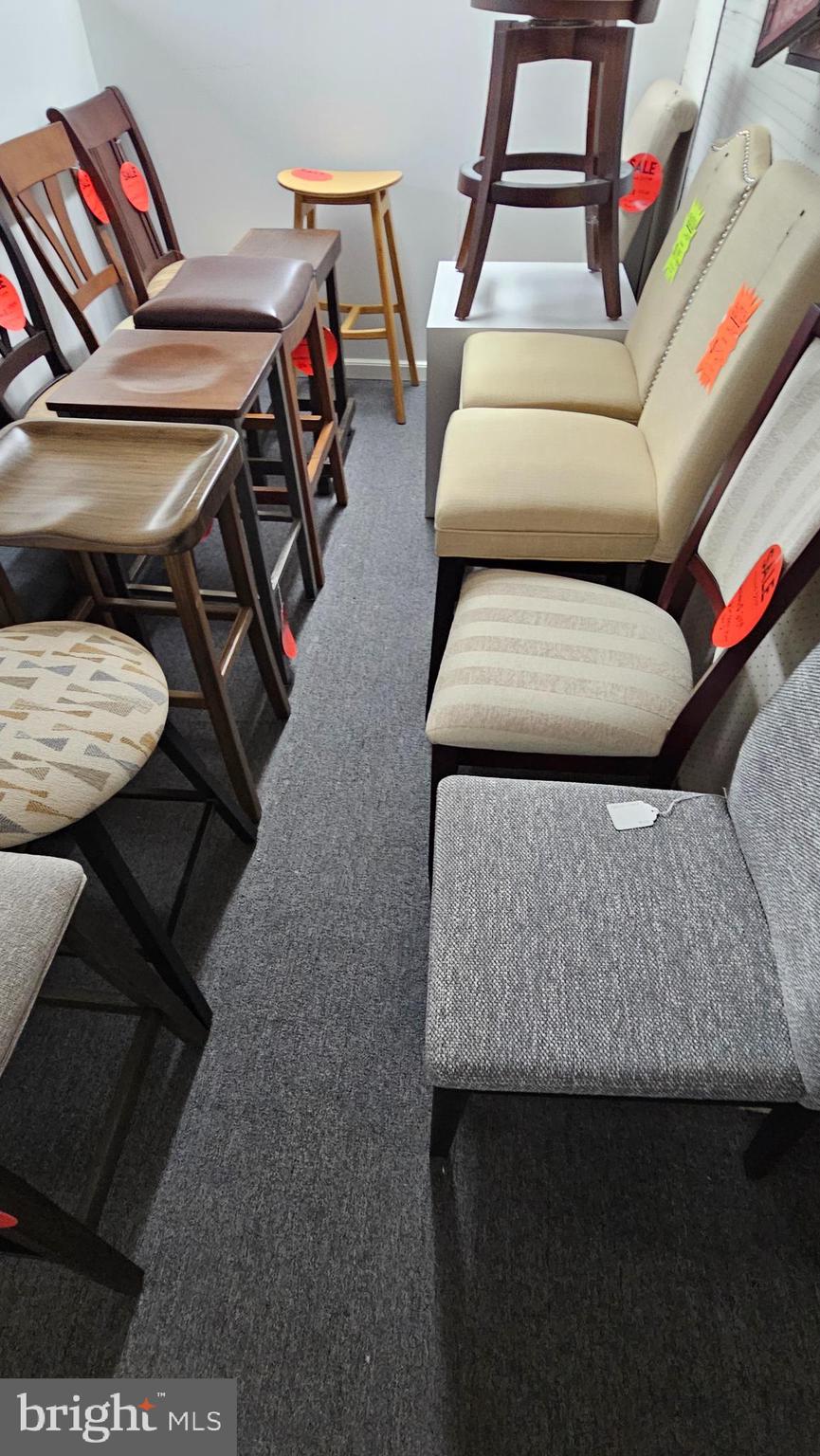 HOLMESBURG - Commercial Lease