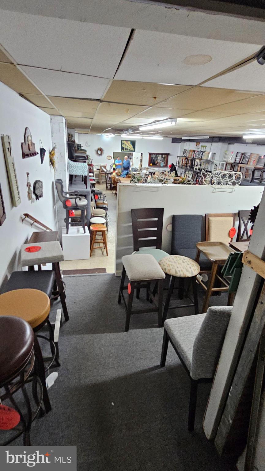 HOLMESBURG - Commercial Lease