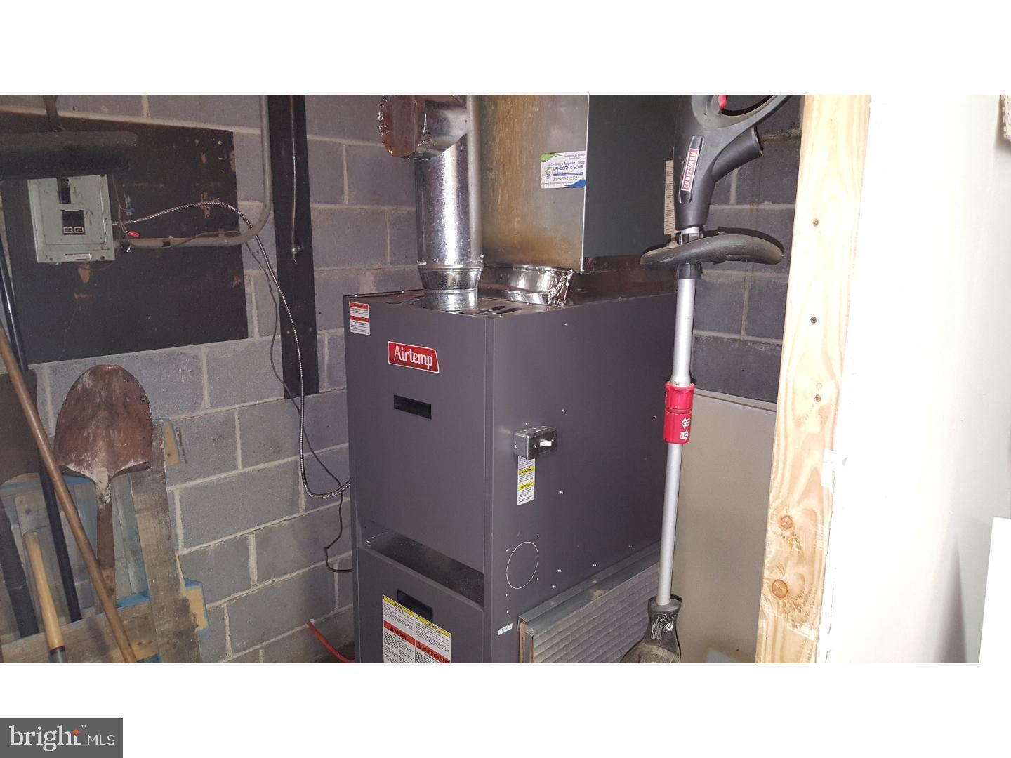 HOLMESBURG - Commercial Lease