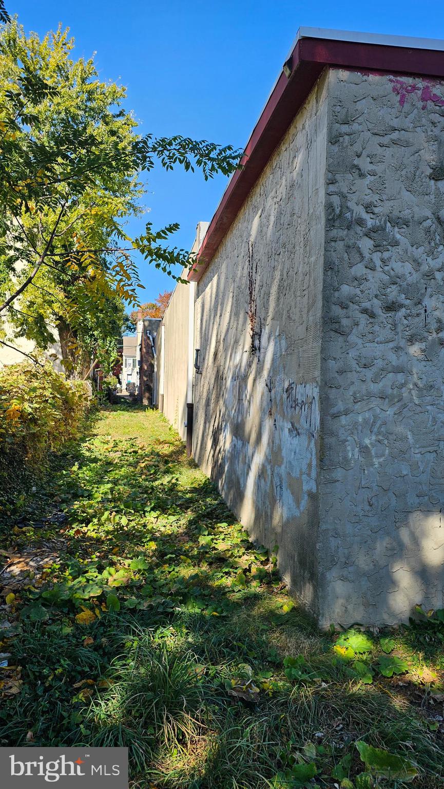 HOLMESBURG - Commercial Lease