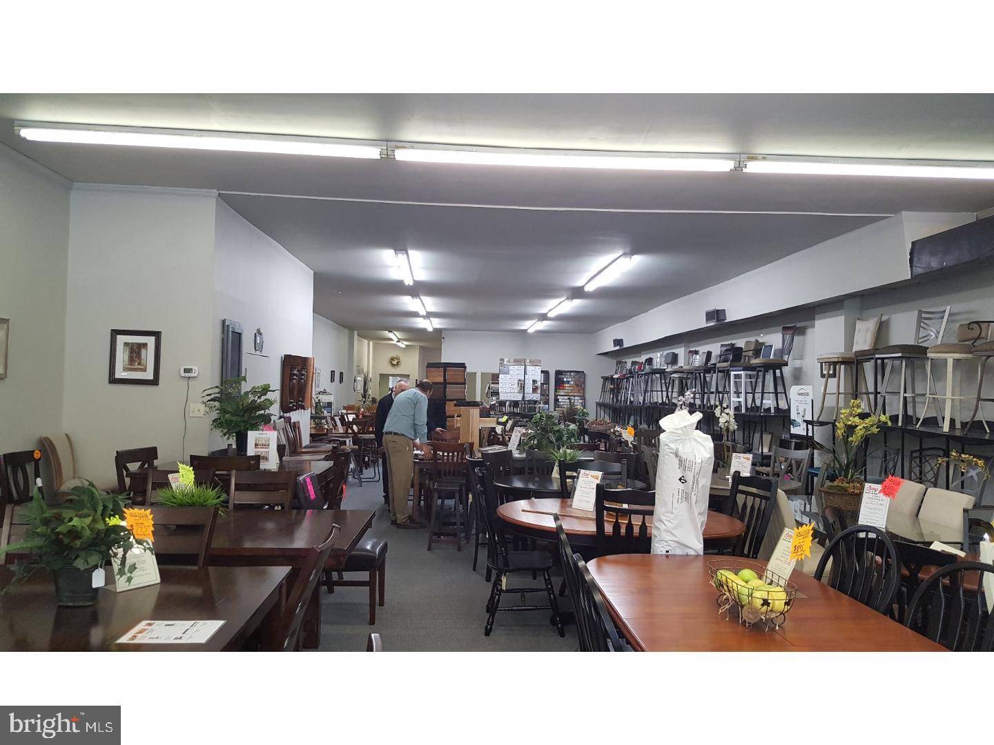 HOLMESBURG - Commercial Lease