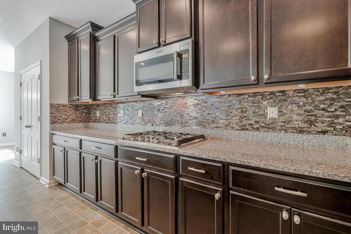 WINDSOR MANOR - Residential