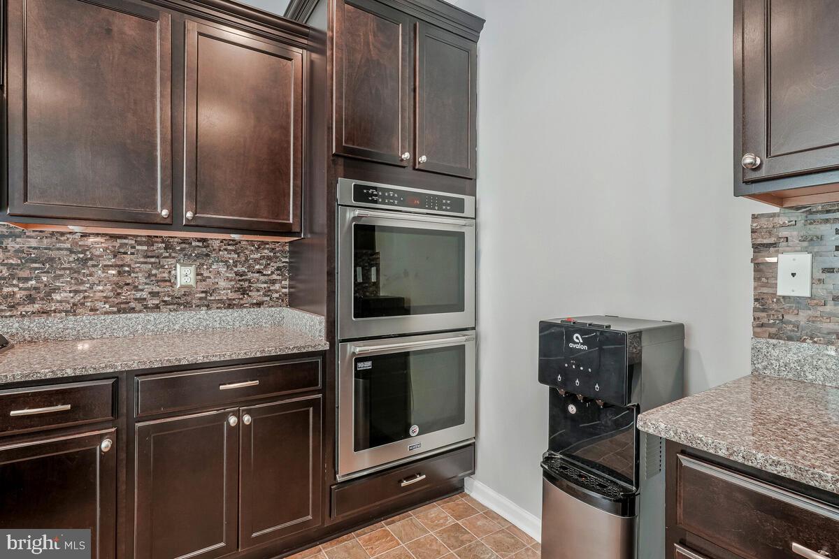 WINDSOR MANOR - Residential