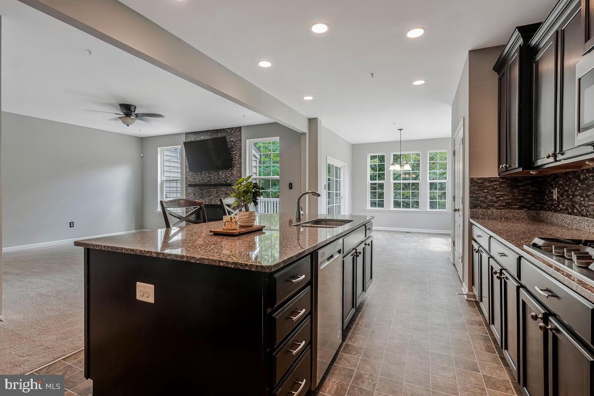 WINDSOR MANOR - Residential