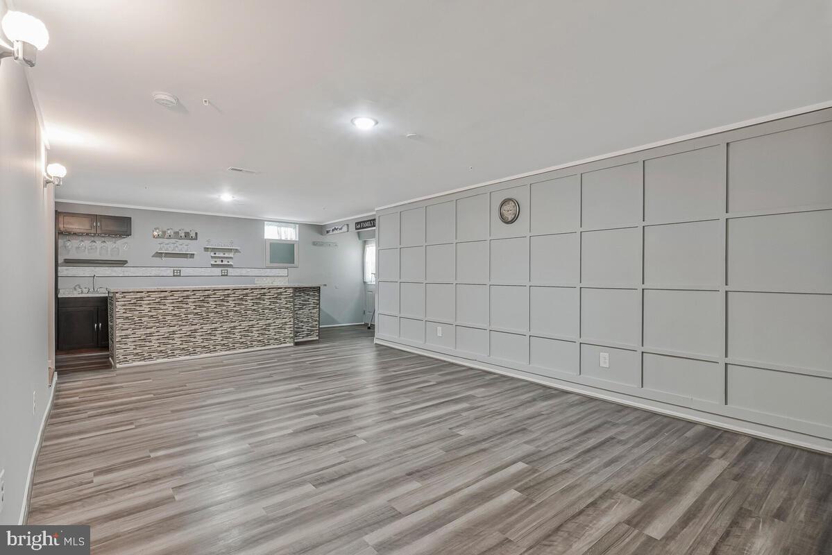 WINDSOR MANOR - Residential