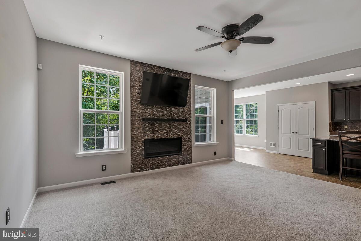 WINDSOR MANOR - Residential