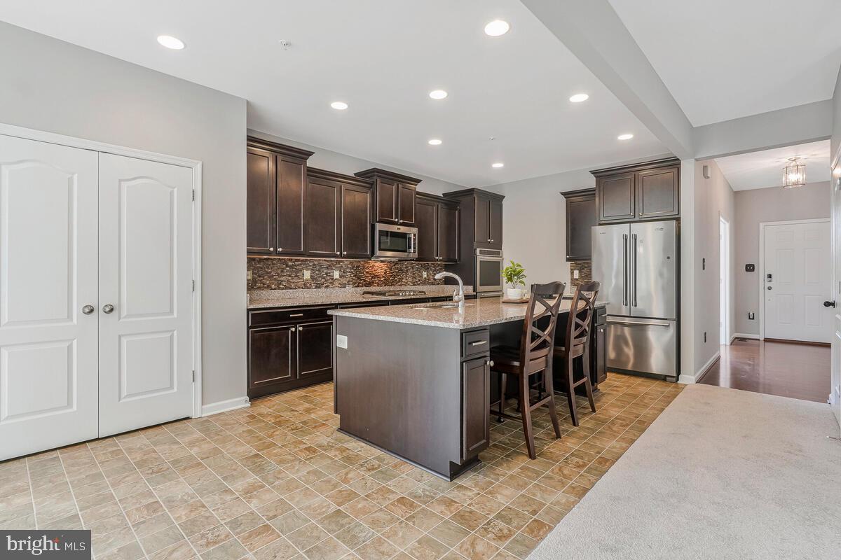 WINDSOR MANOR - Residential