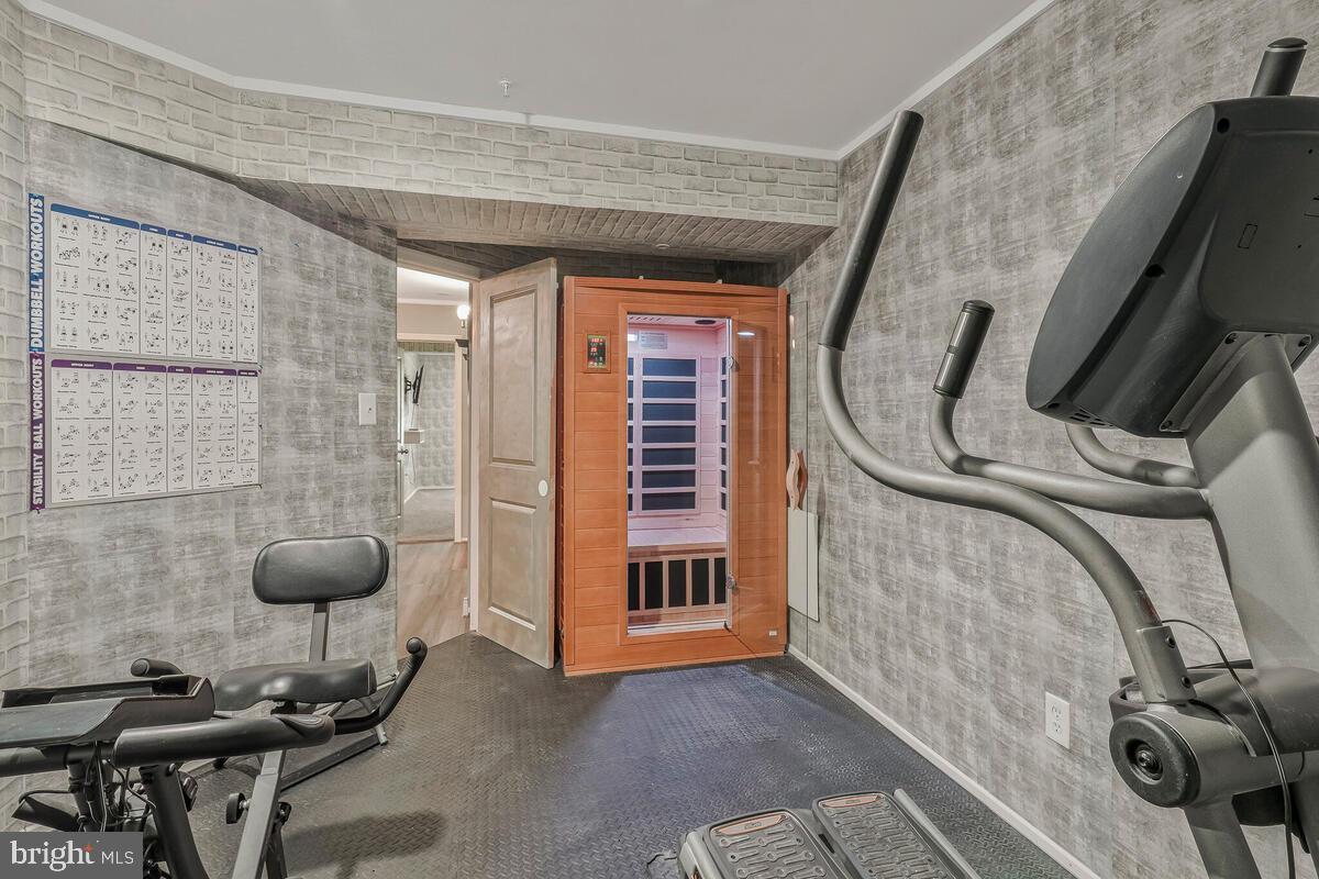 WINDSOR MANOR - Residential