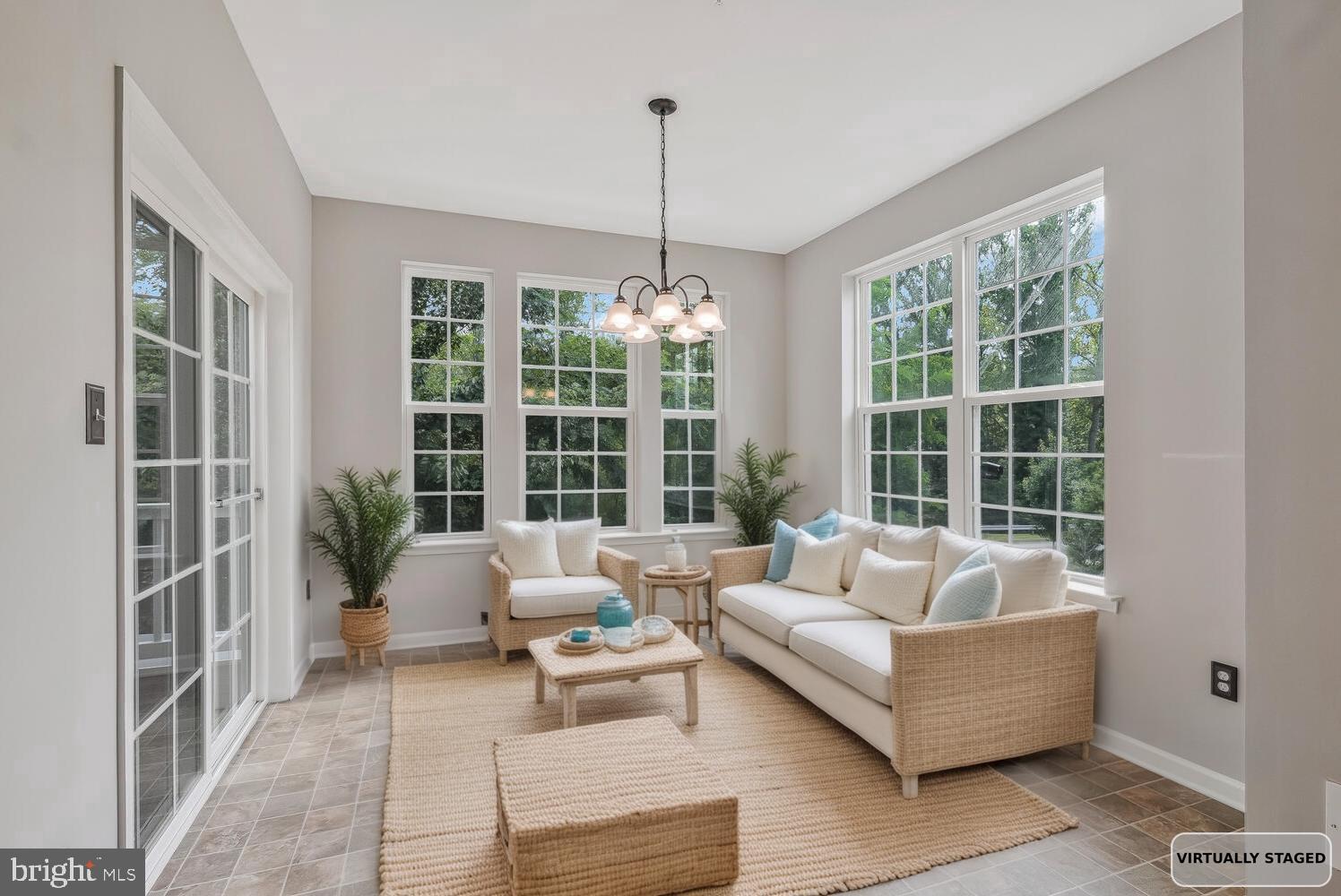 WINDSOR MANOR - Residential