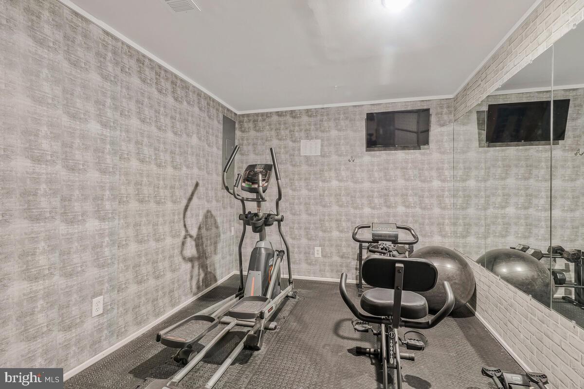 WINDSOR MANOR - Residential