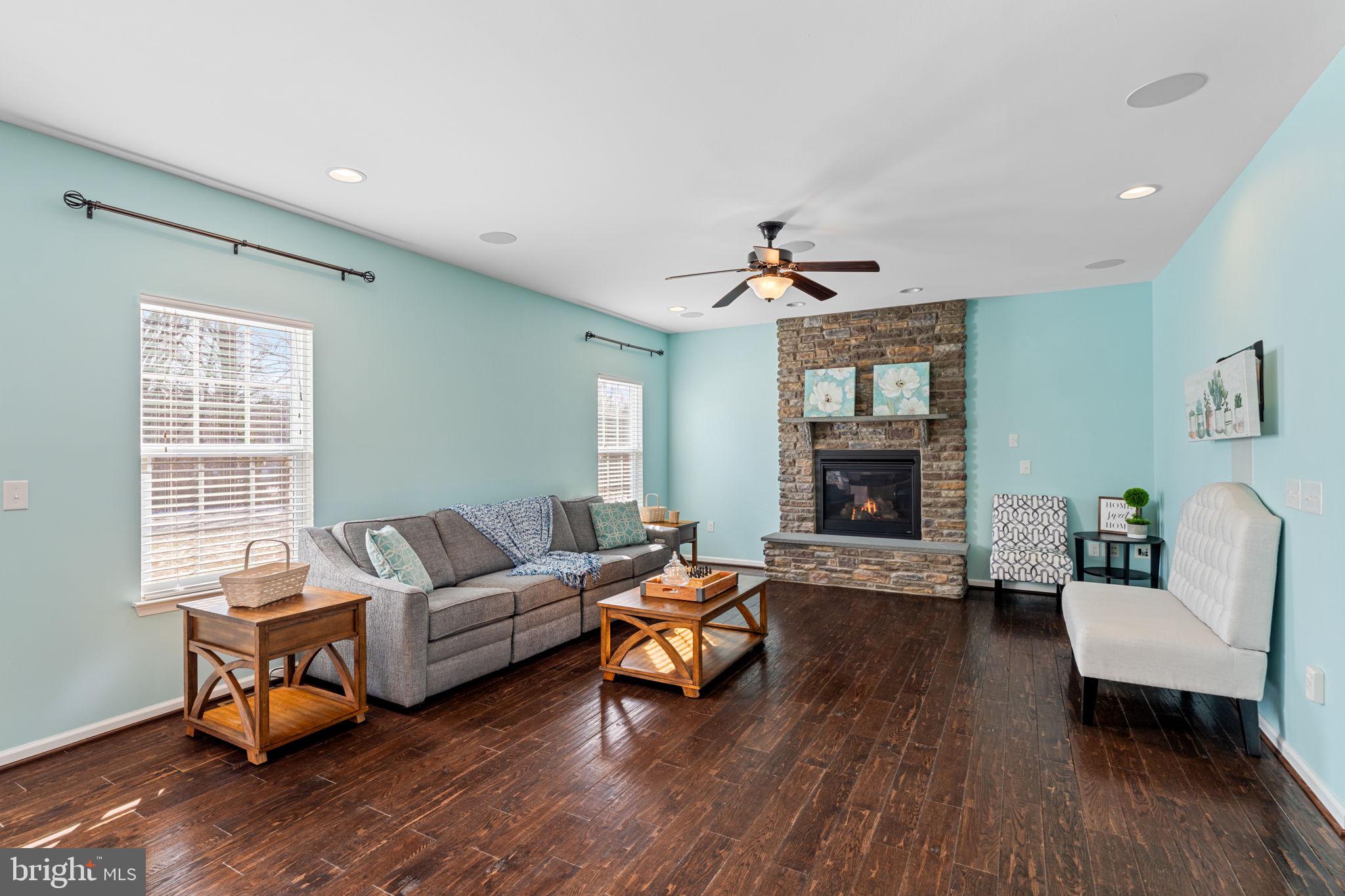 HIDDEN OAKS - Residential