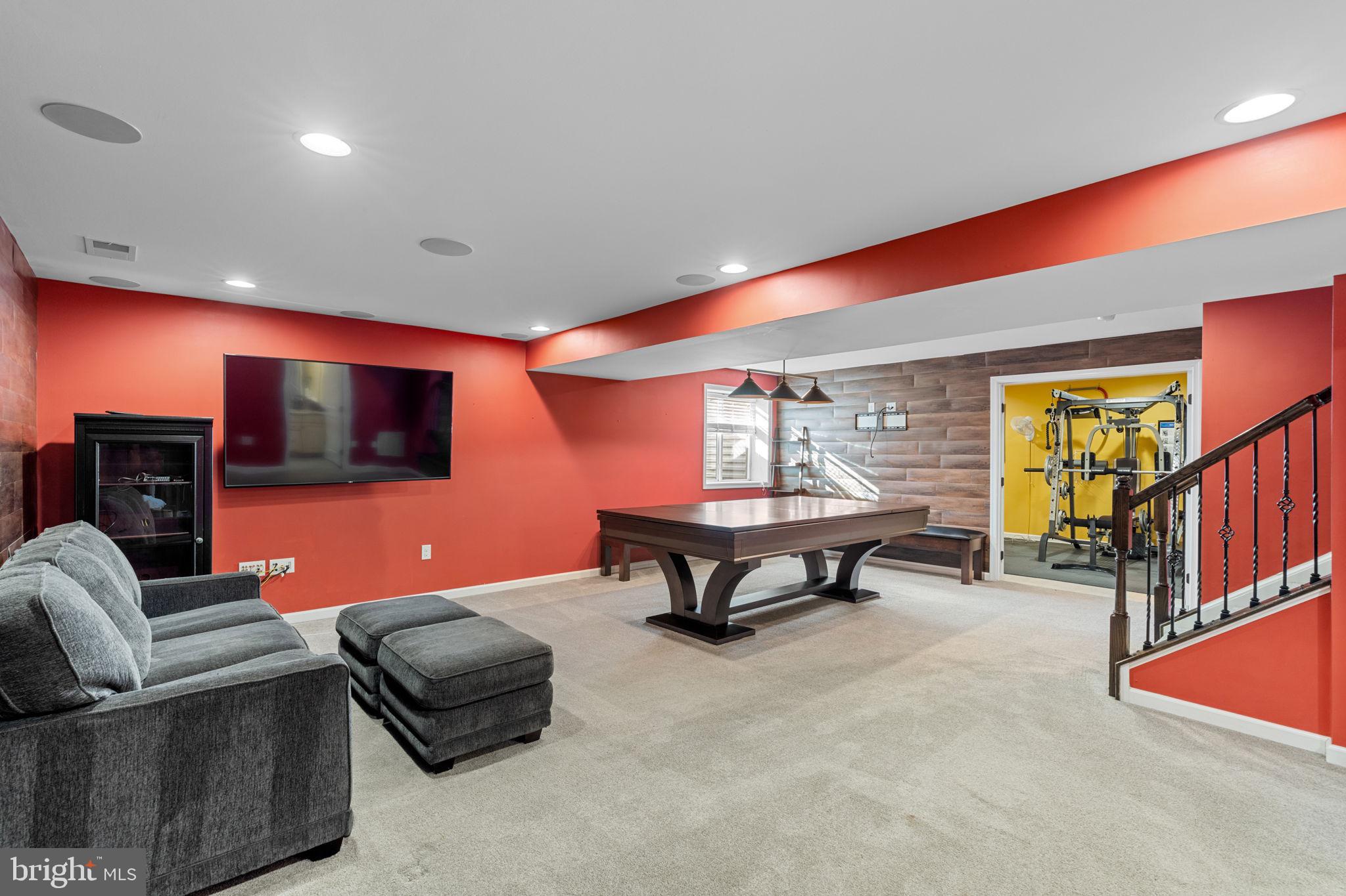 HIDDEN OAKS - Residential