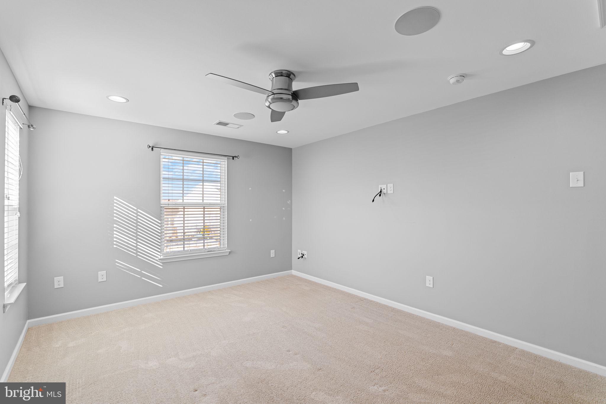 HIDDEN OAKS - Residential