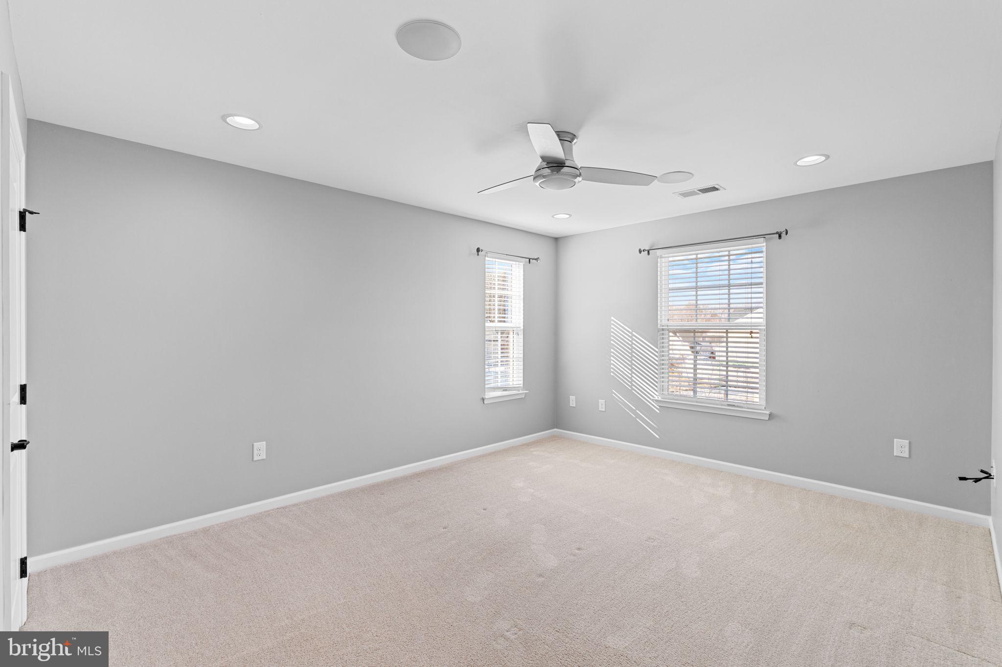 HIDDEN OAKS - Residential