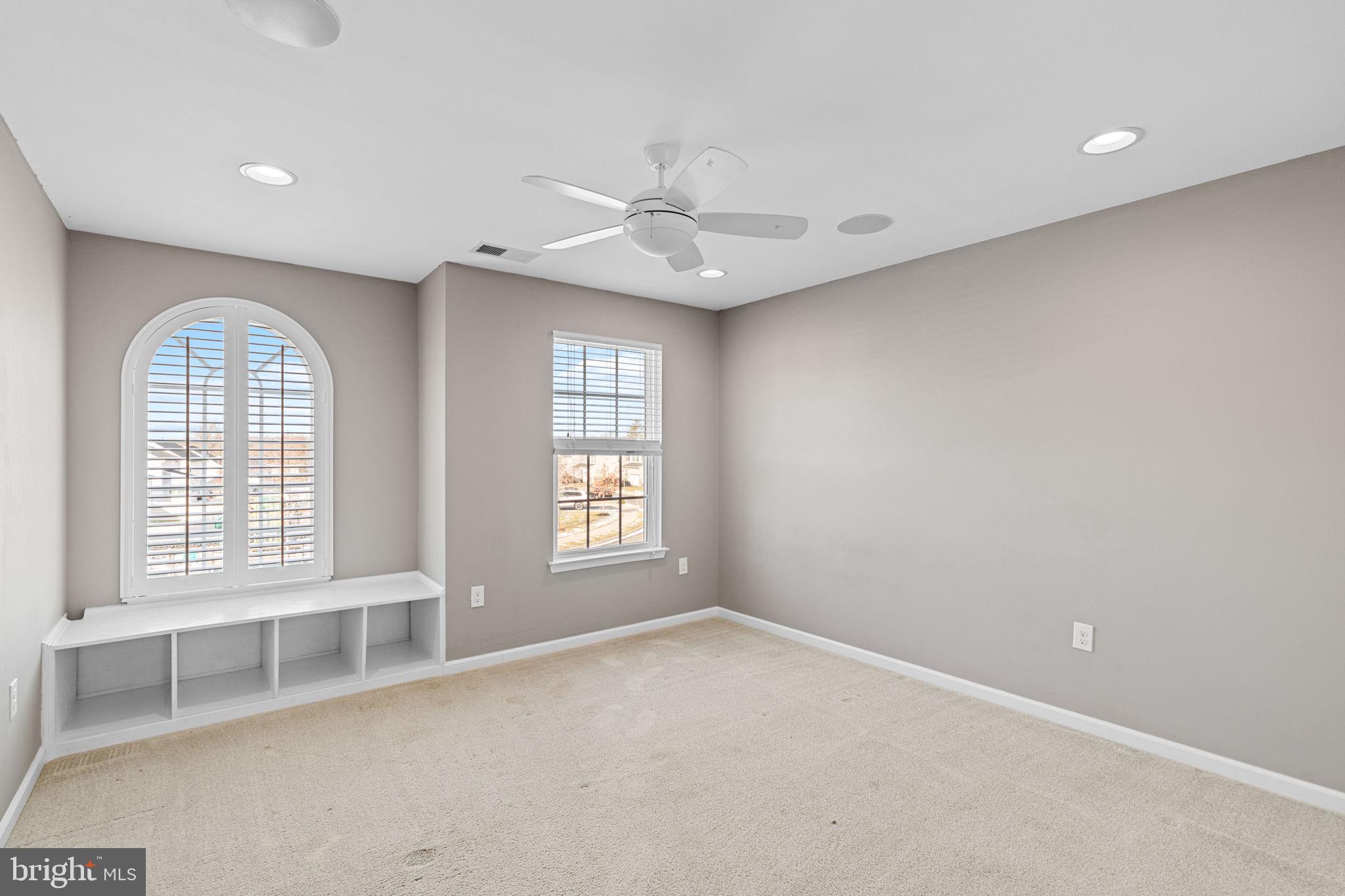 HIDDEN OAKS - Residential