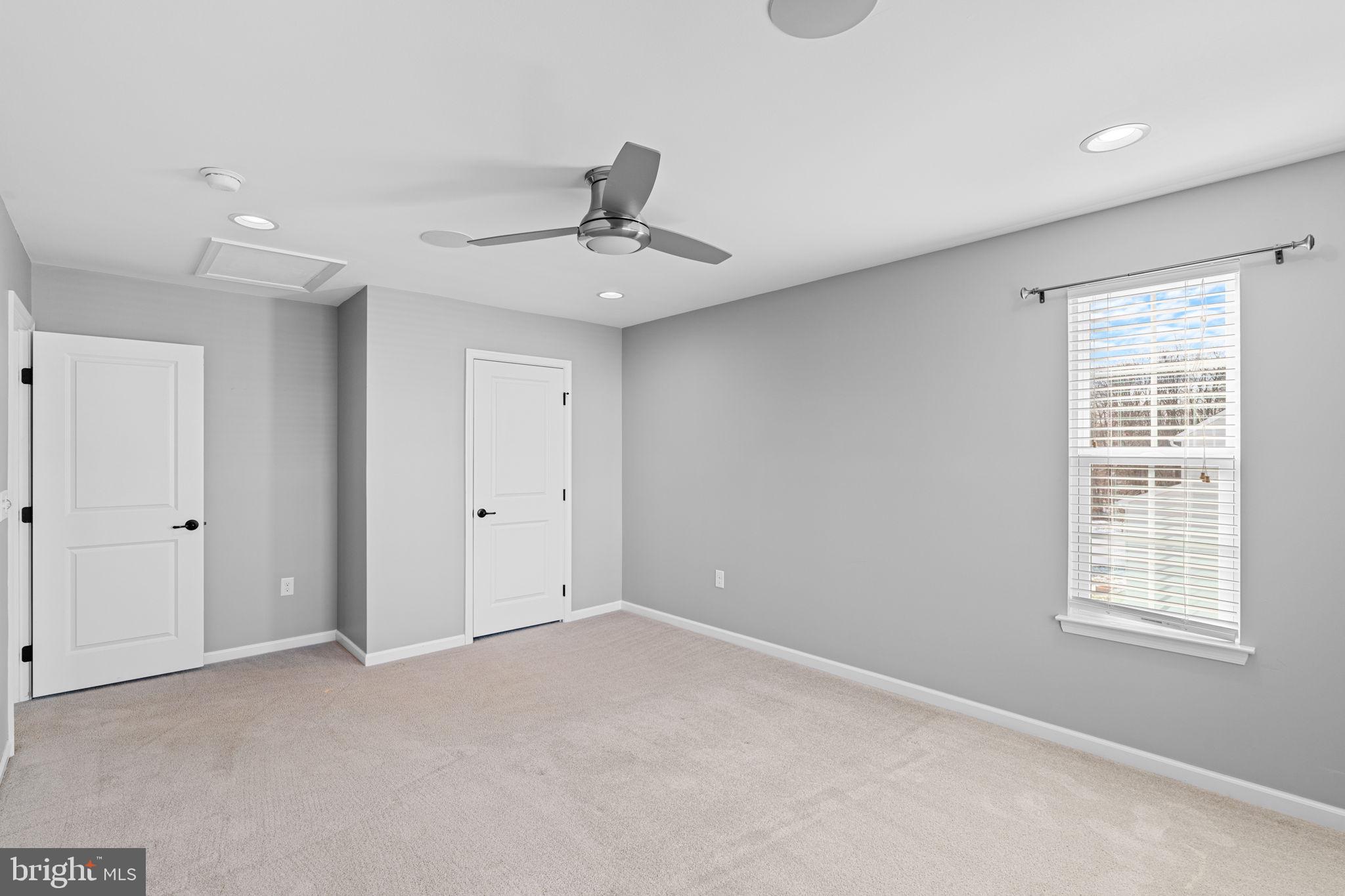 HIDDEN OAKS - Residential