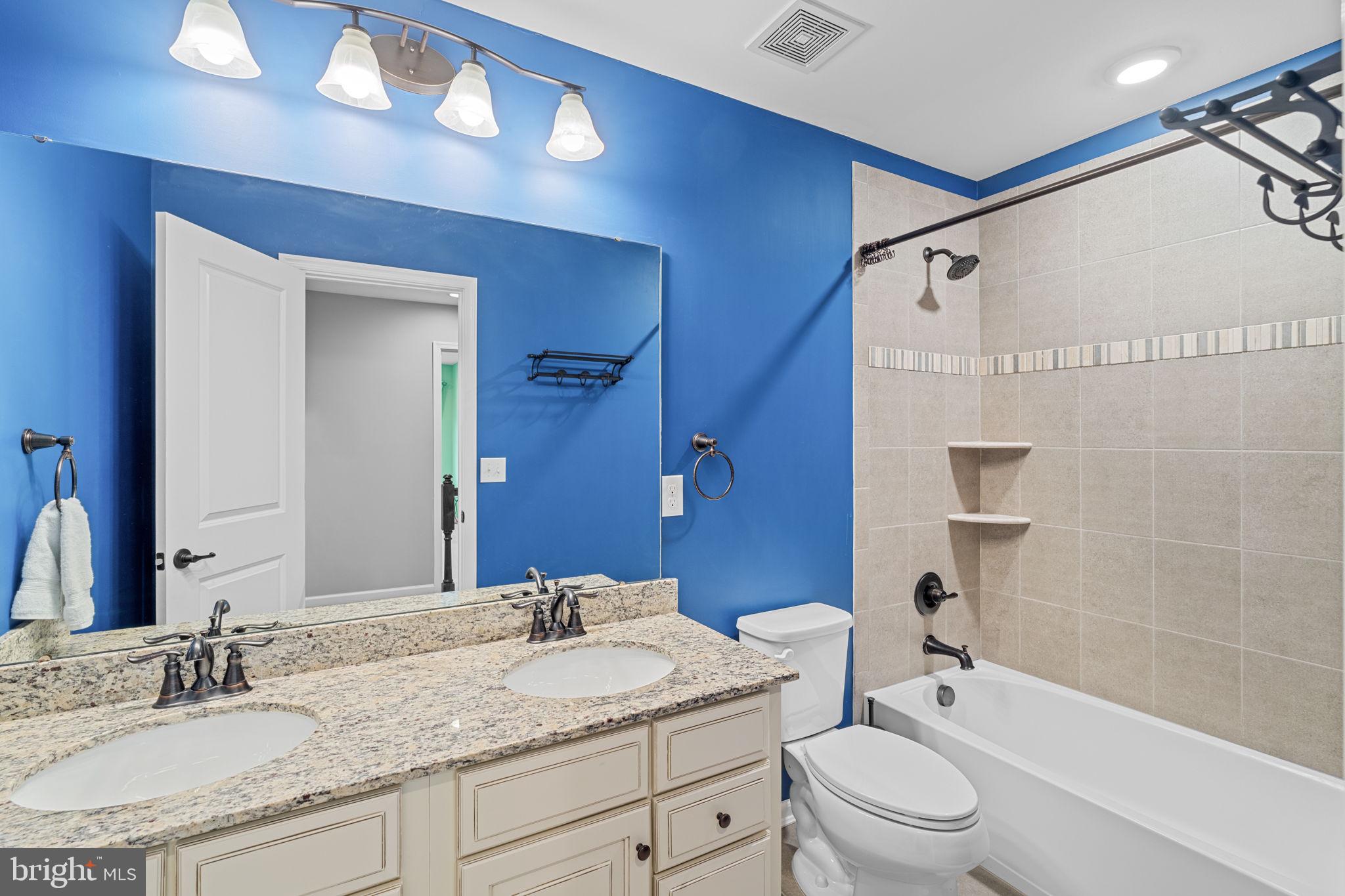 HIDDEN OAKS - Residential