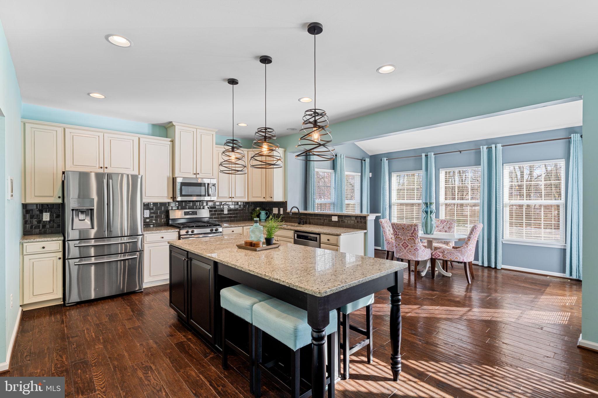 HIDDEN OAKS - Residential