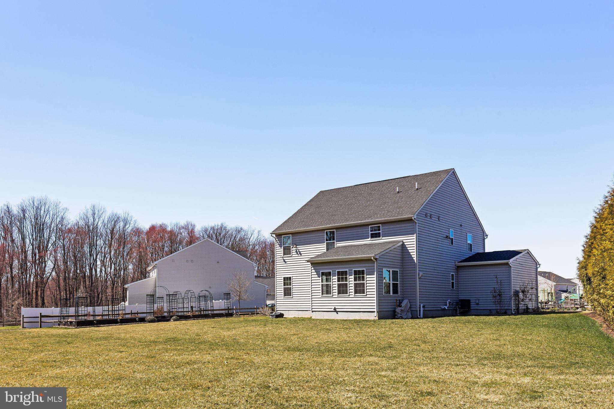 HIDDEN OAKS - Residential