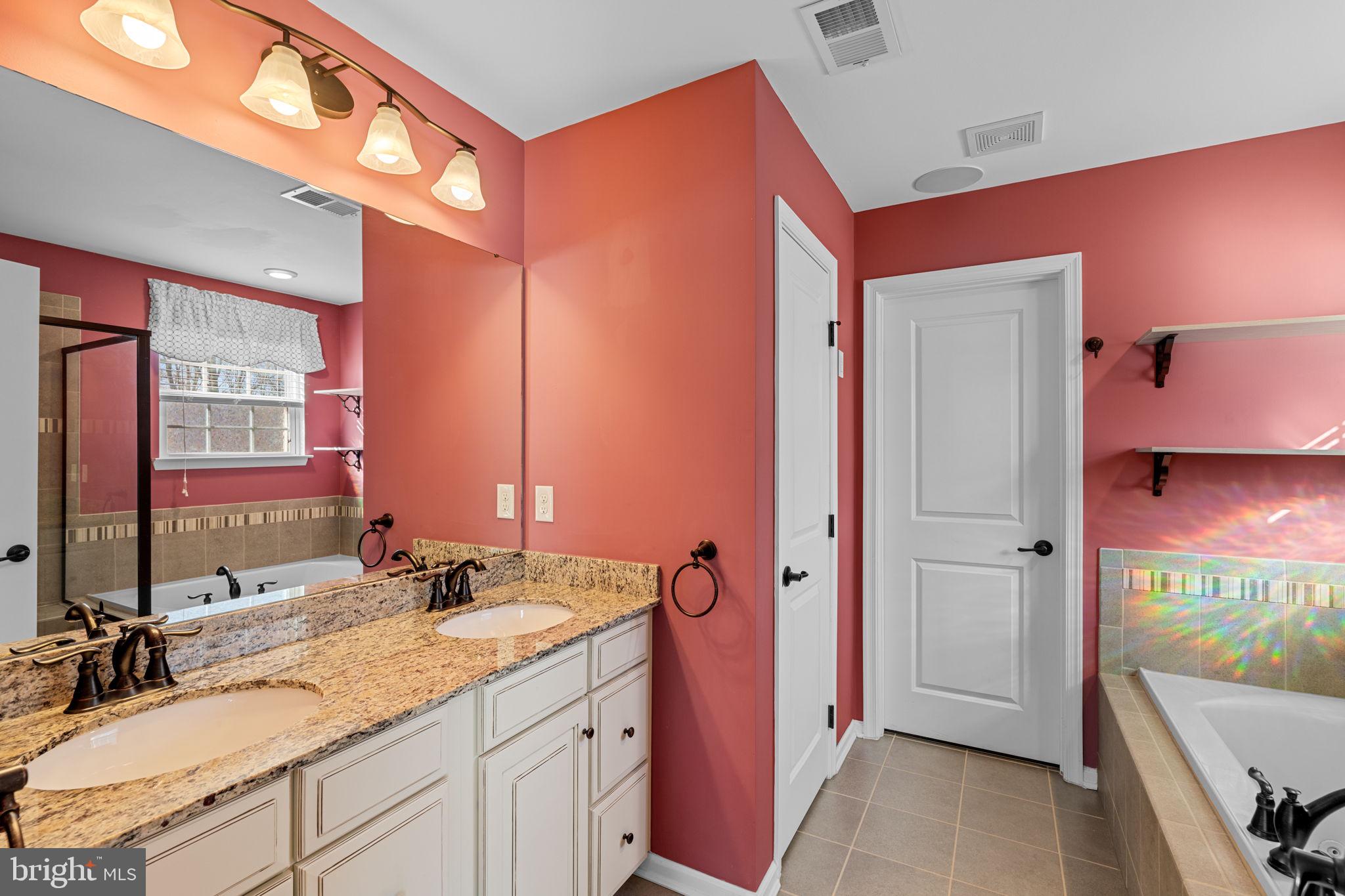 HIDDEN OAKS - Residential