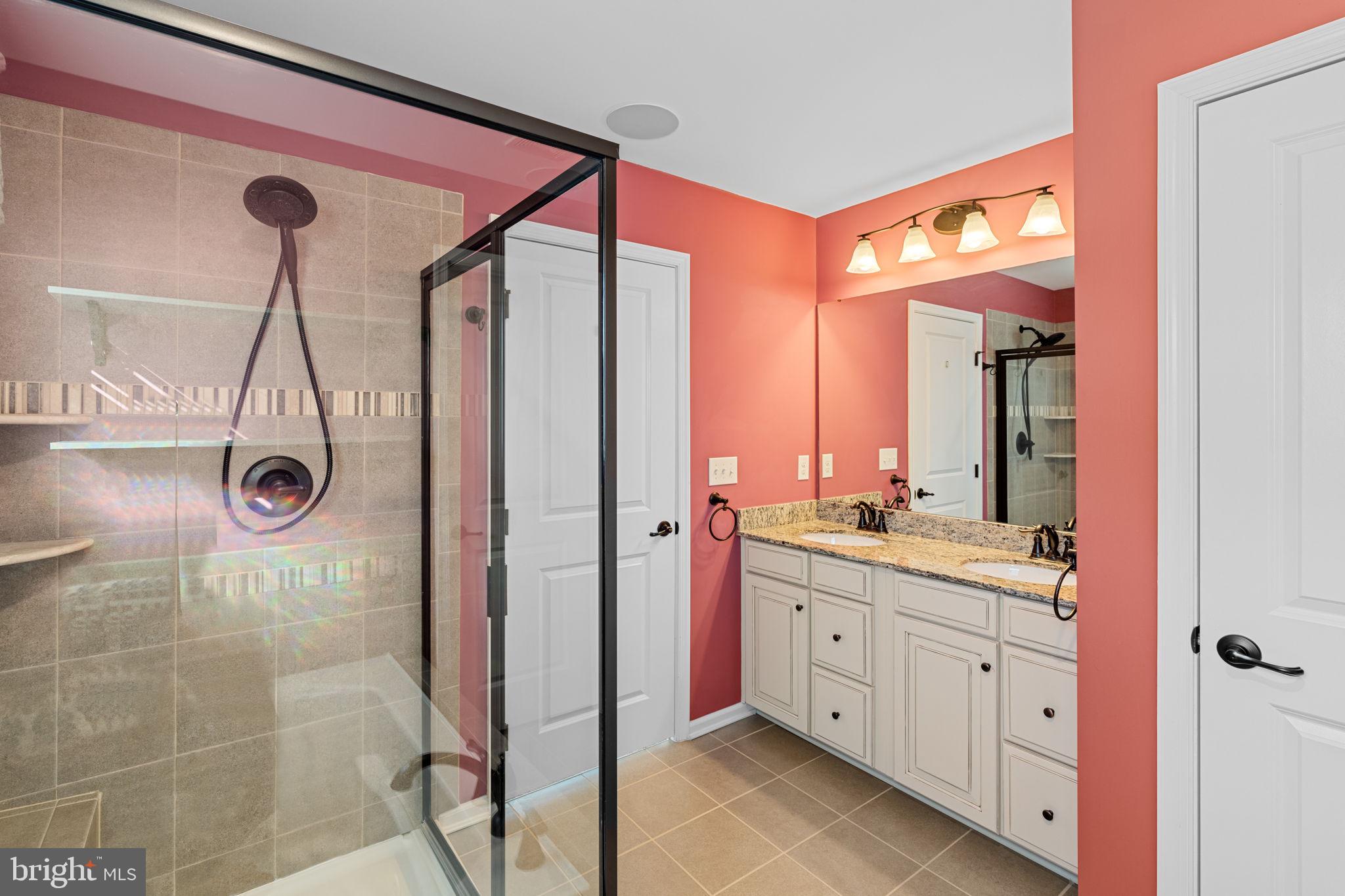 HIDDEN OAKS - Residential