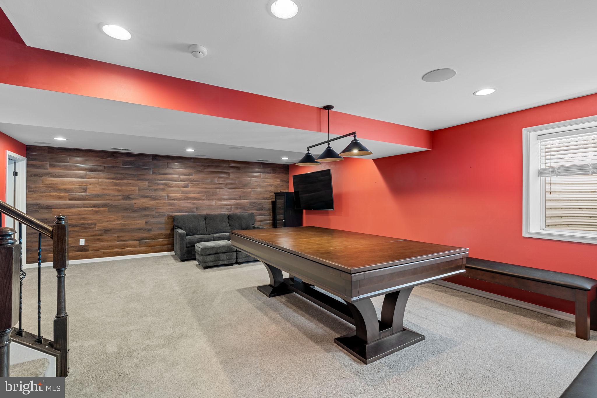 HIDDEN OAKS - Residential