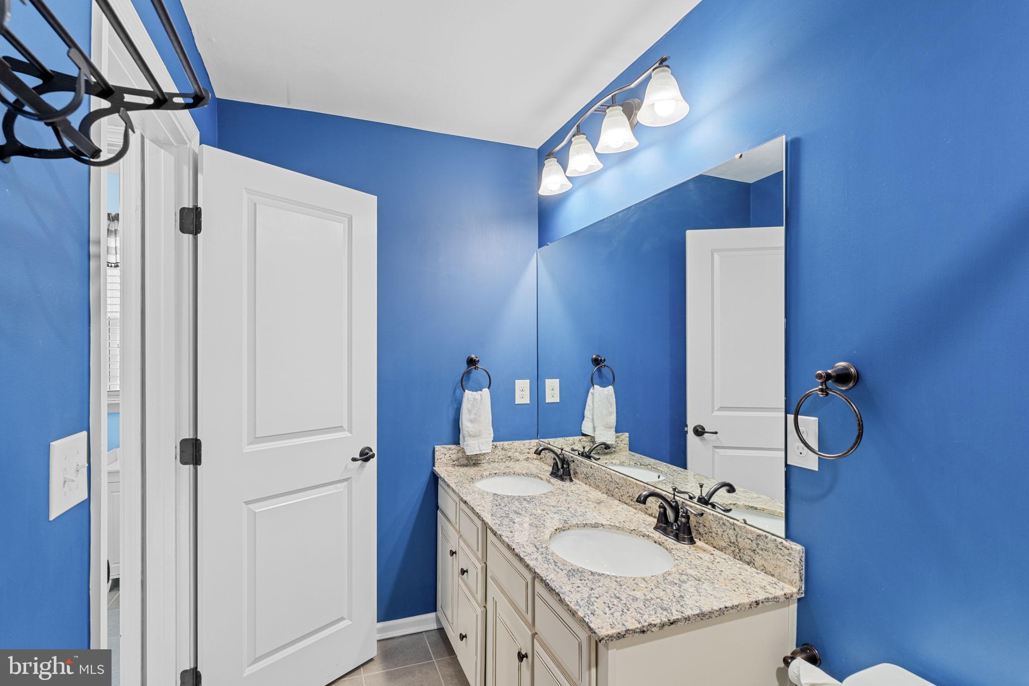 HIDDEN OAKS - Residential