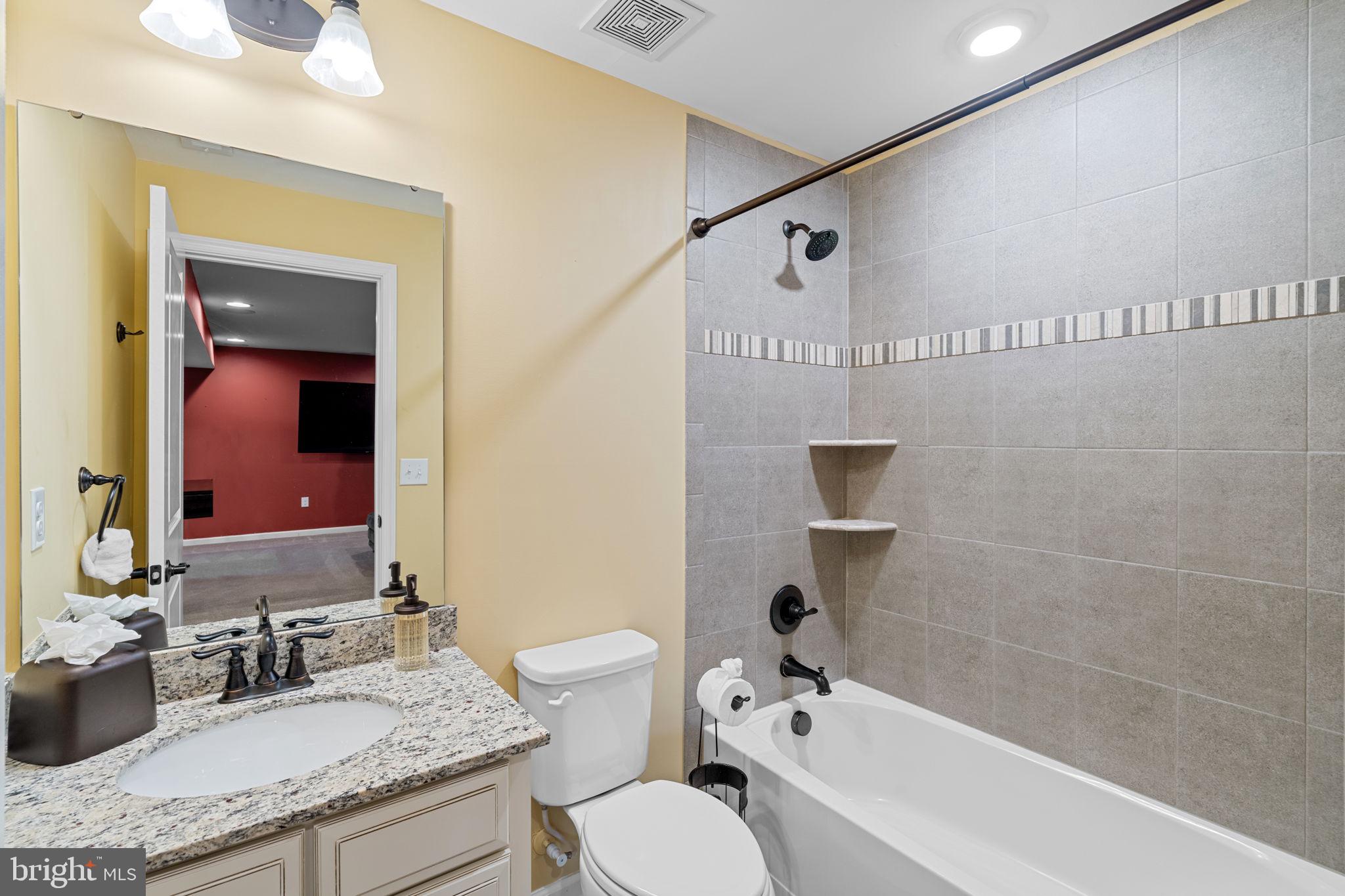 HIDDEN OAKS - Residential