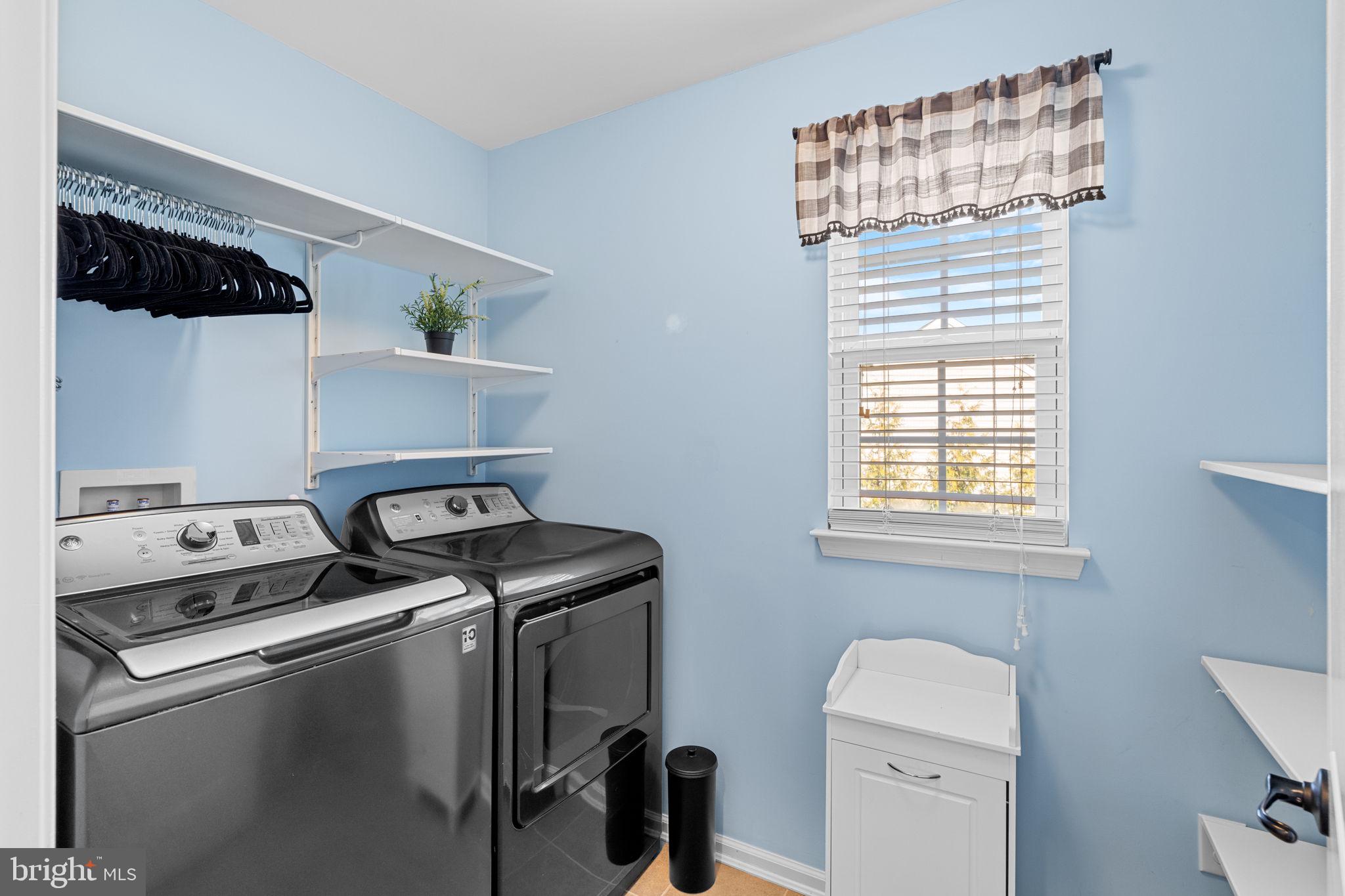 HIDDEN OAKS - Residential