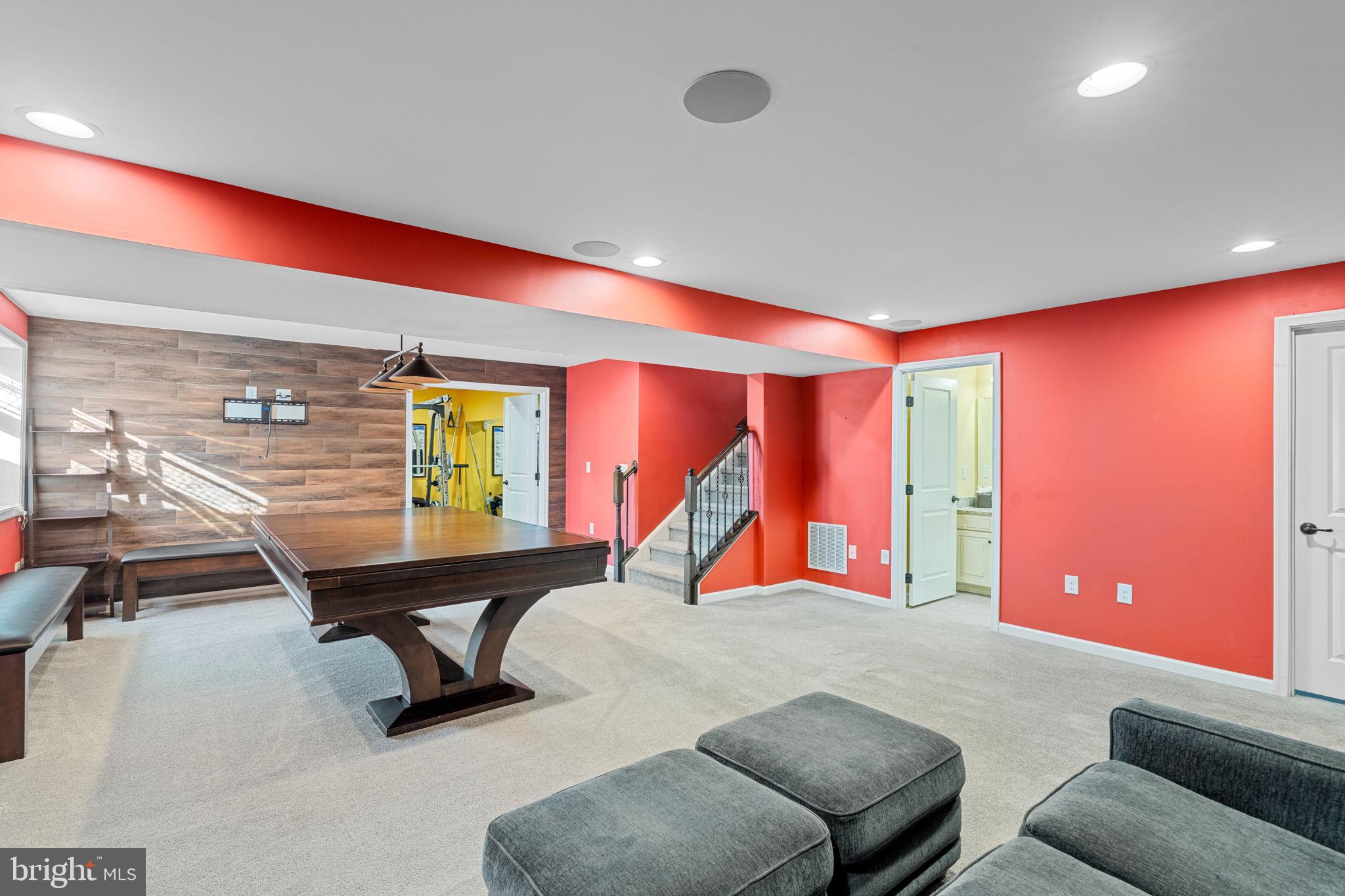 HIDDEN OAKS - Residential