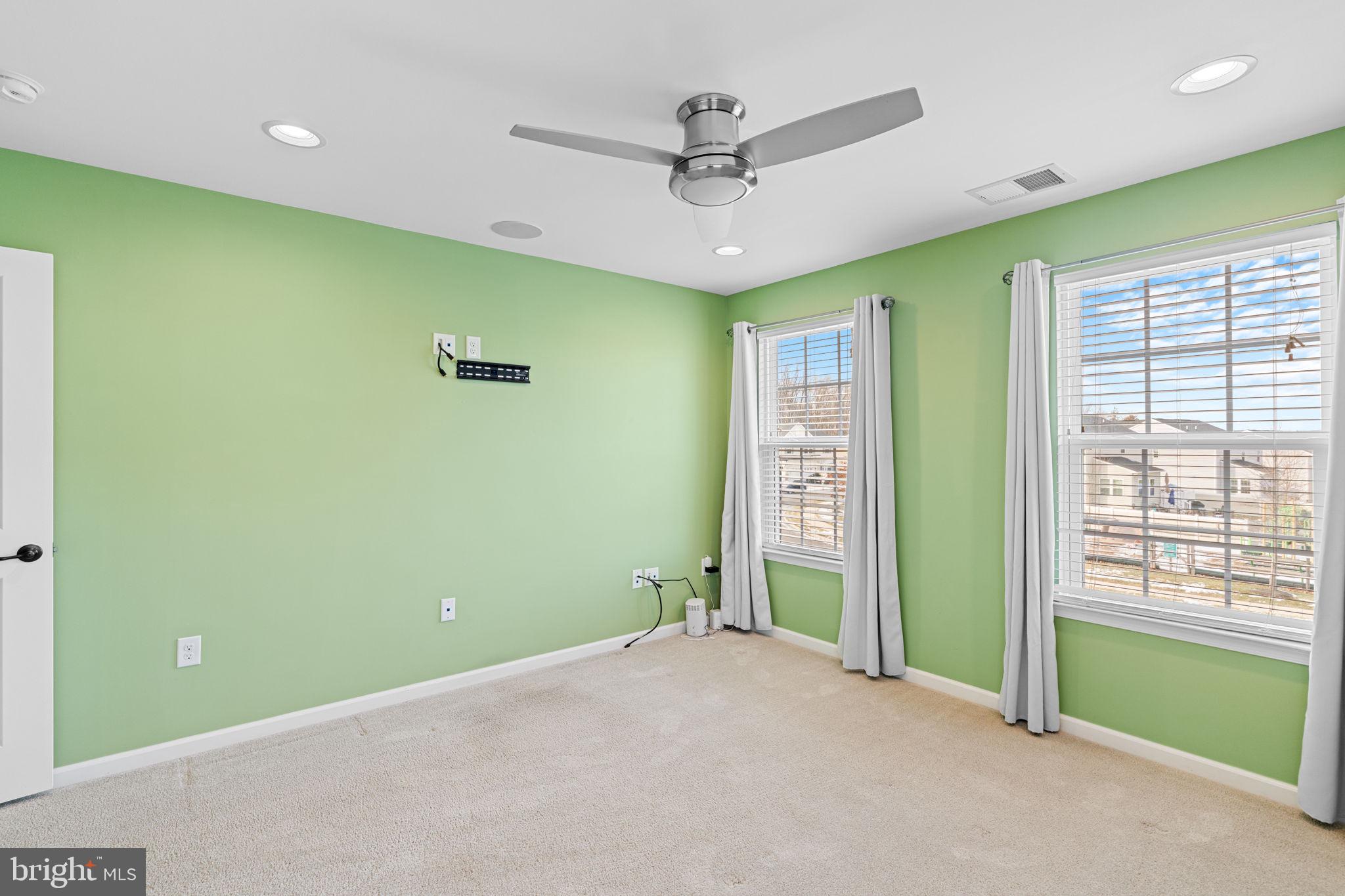 HIDDEN OAKS - Residential