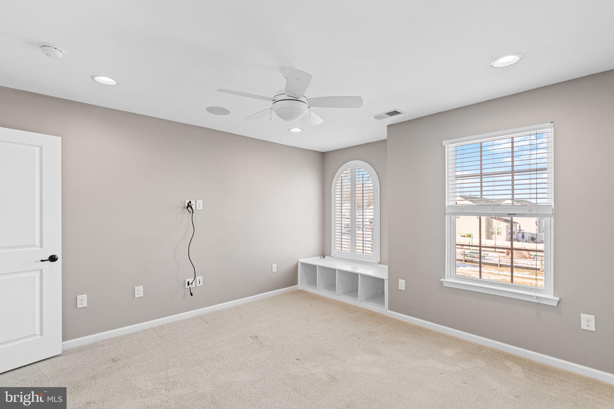 HIDDEN OAKS - Residential