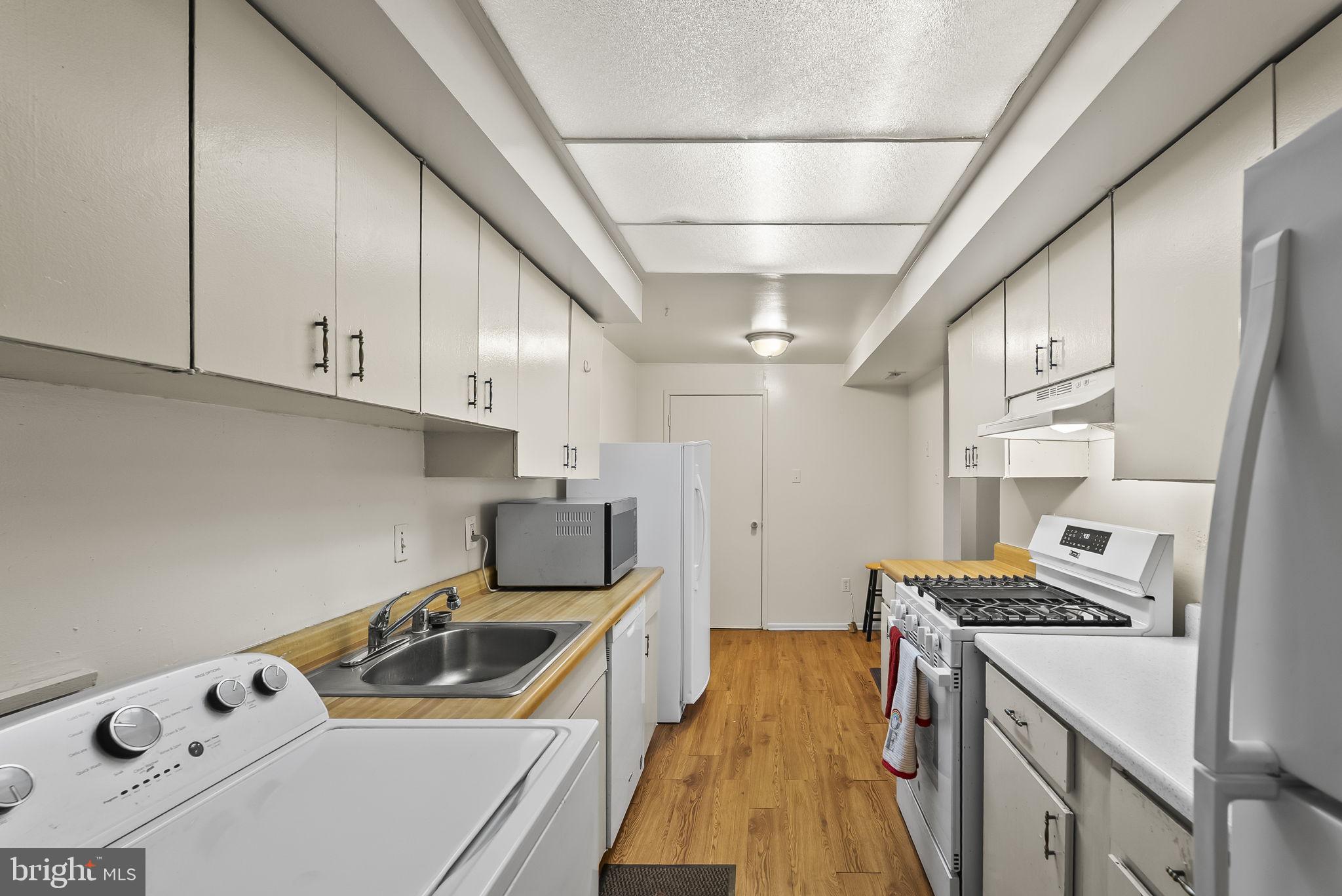 PINE CONDOMINIUM - Residential