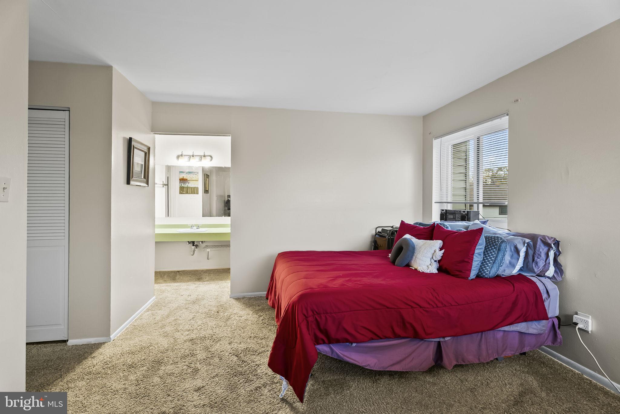 PINE CONDOMINIUM - Residential