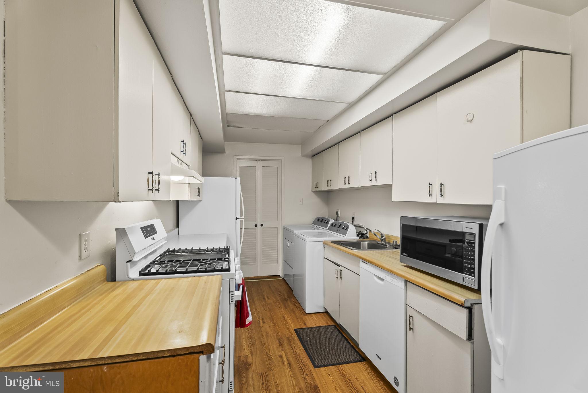 PINE CONDOMINIUM - Residential