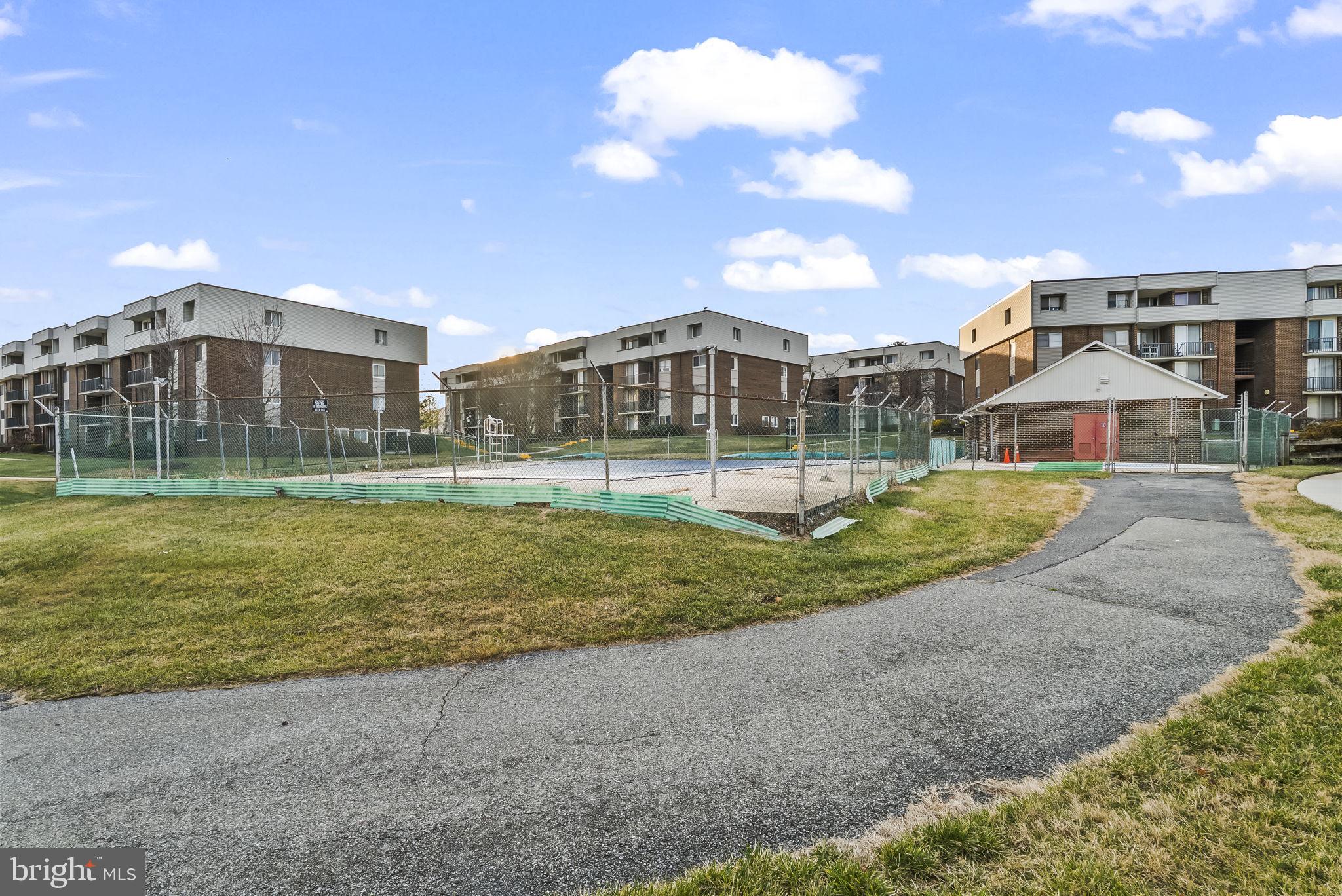 PINE CONDOMINIUM - Residential