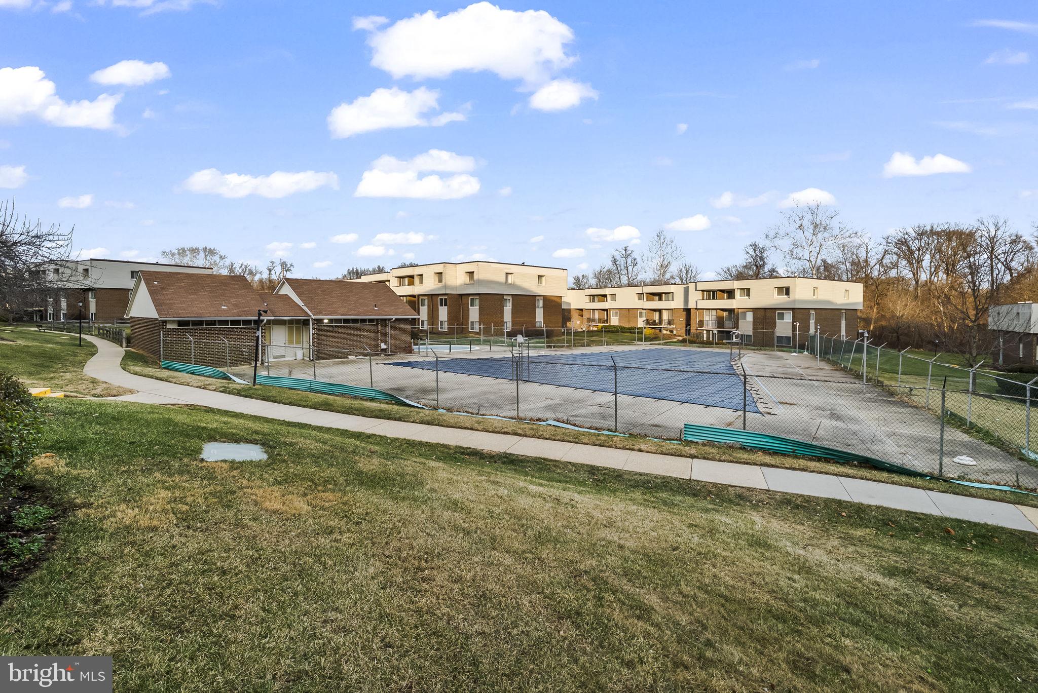 PINE CONDOMINIUM - Residential