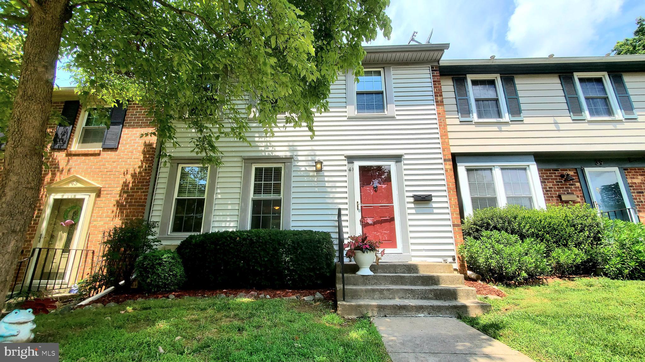 Multiple offers received.
Beautifully renovated 3 level townhouse nested in a quite cul de sac. Fantastic sunroom that is not found in other units. Fully fenced backyard with wooden benches. New flooring, new carpet in basement....Large storage room. TWO assigned parking included.