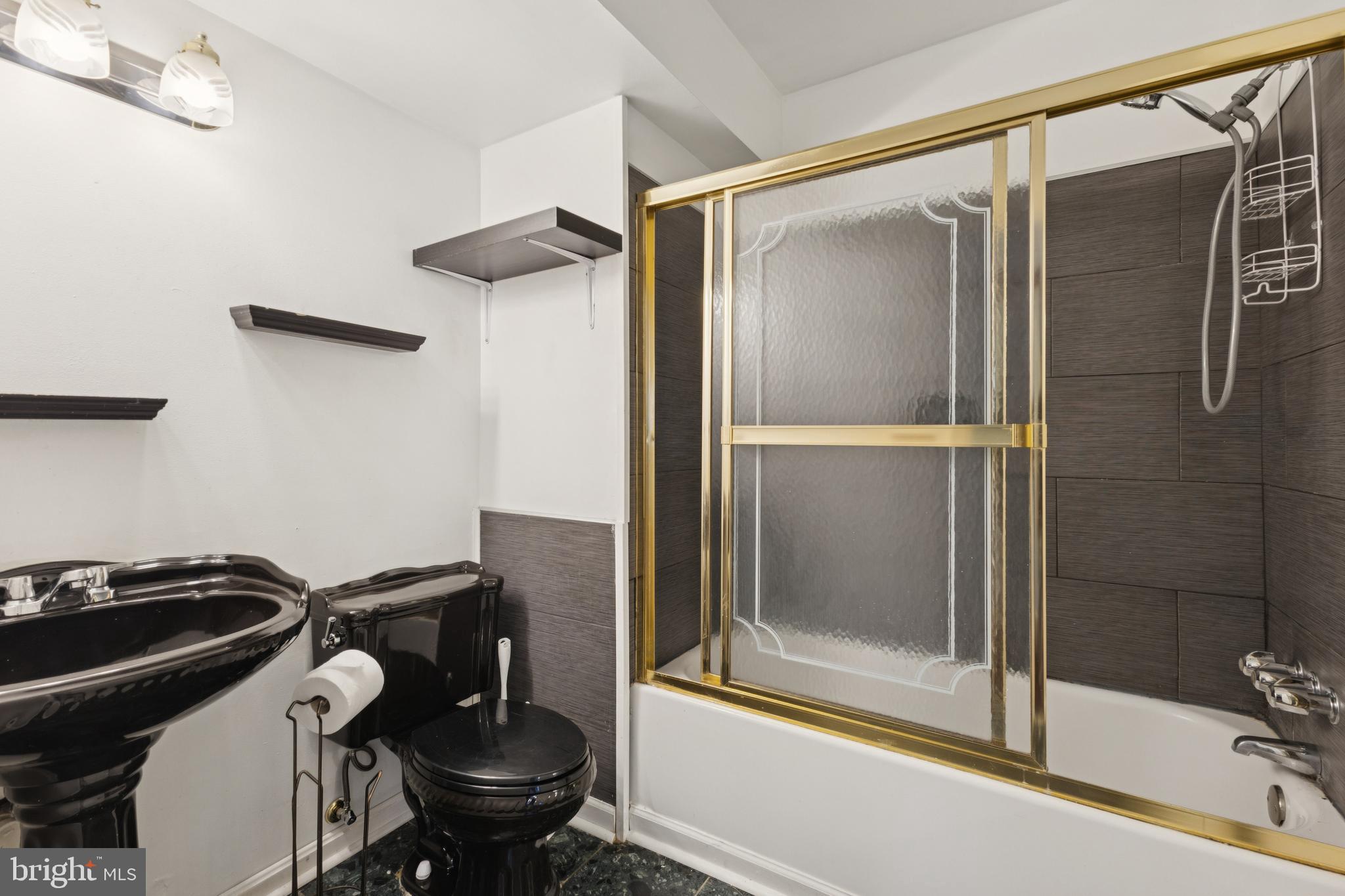 REGENCY TOWNS - Residential Lease