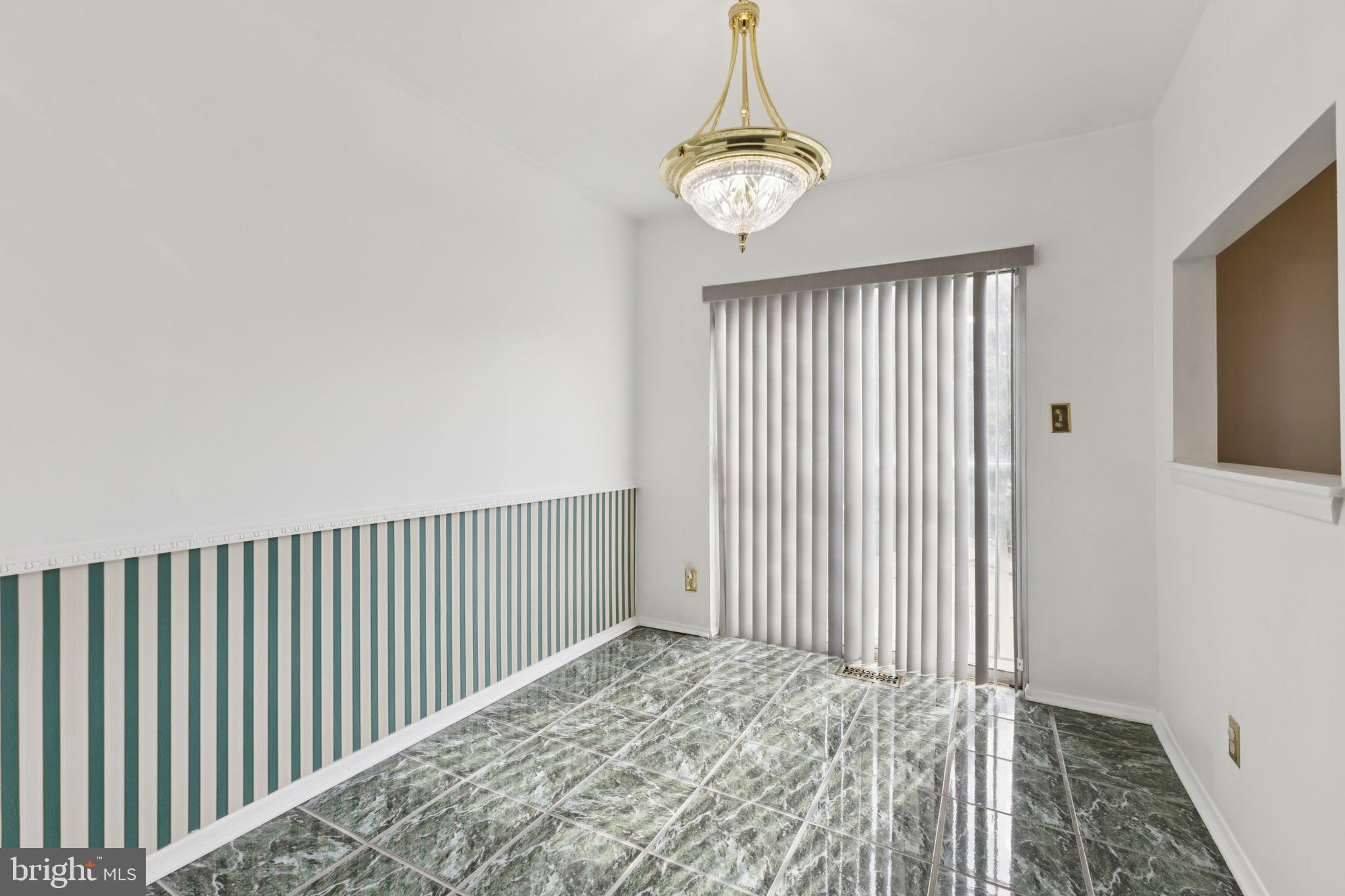 REGENCY TOWNS - Residential Lease