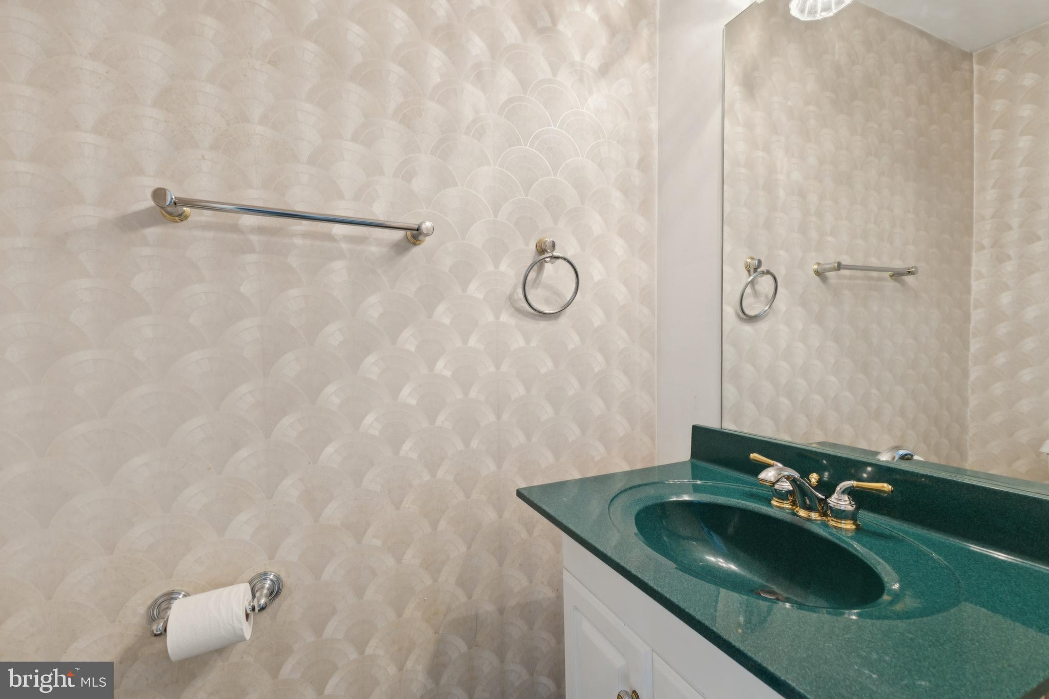 REGENCY TOWNS - Residential Lease