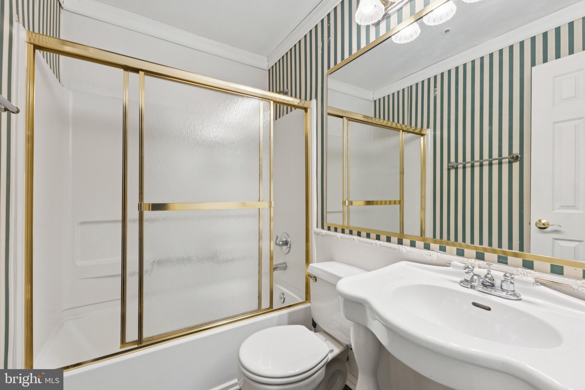 REGENCY TOWNS - Residential Lease