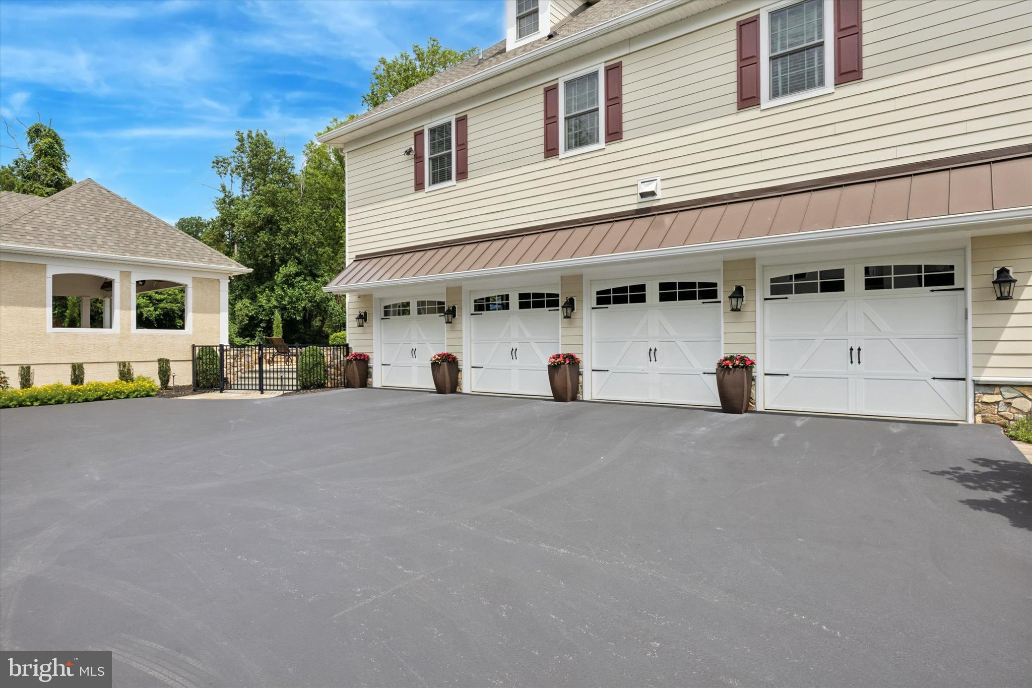 BRICK HOUSE FARM - Residential