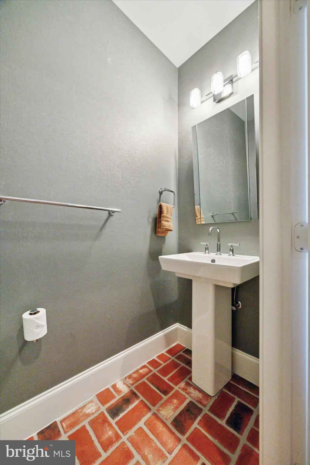 BRICK HOUSE FARM - Residential