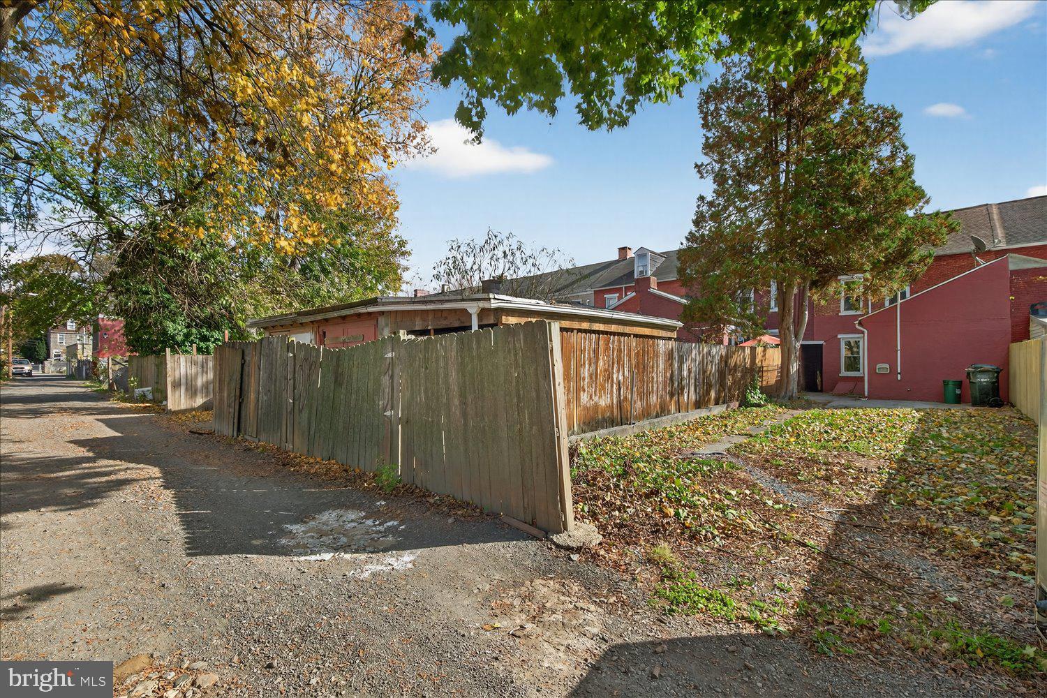 LANCASTER EAST END - Residential