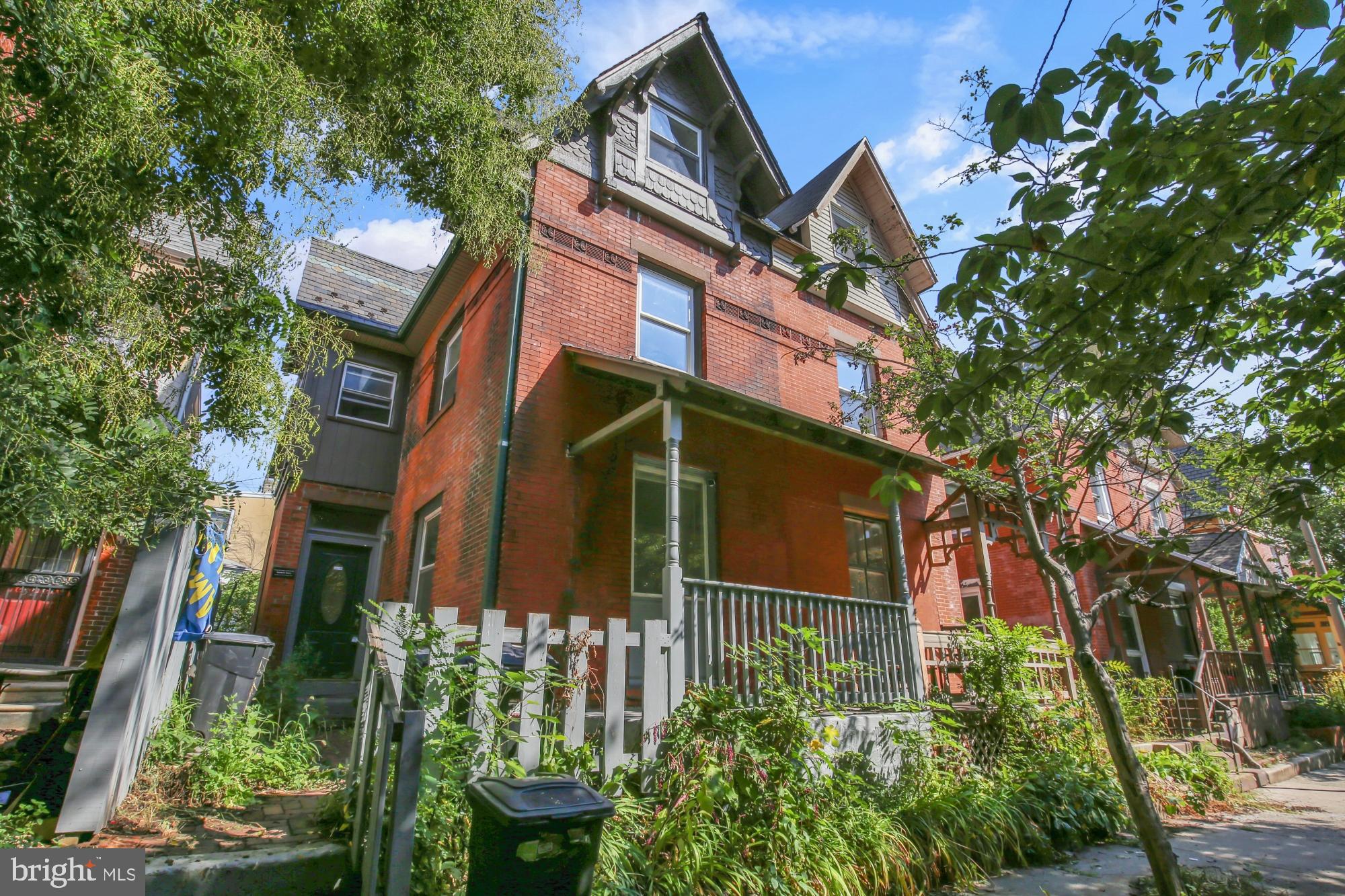 UNIVERSITY CITY - Residential Lease